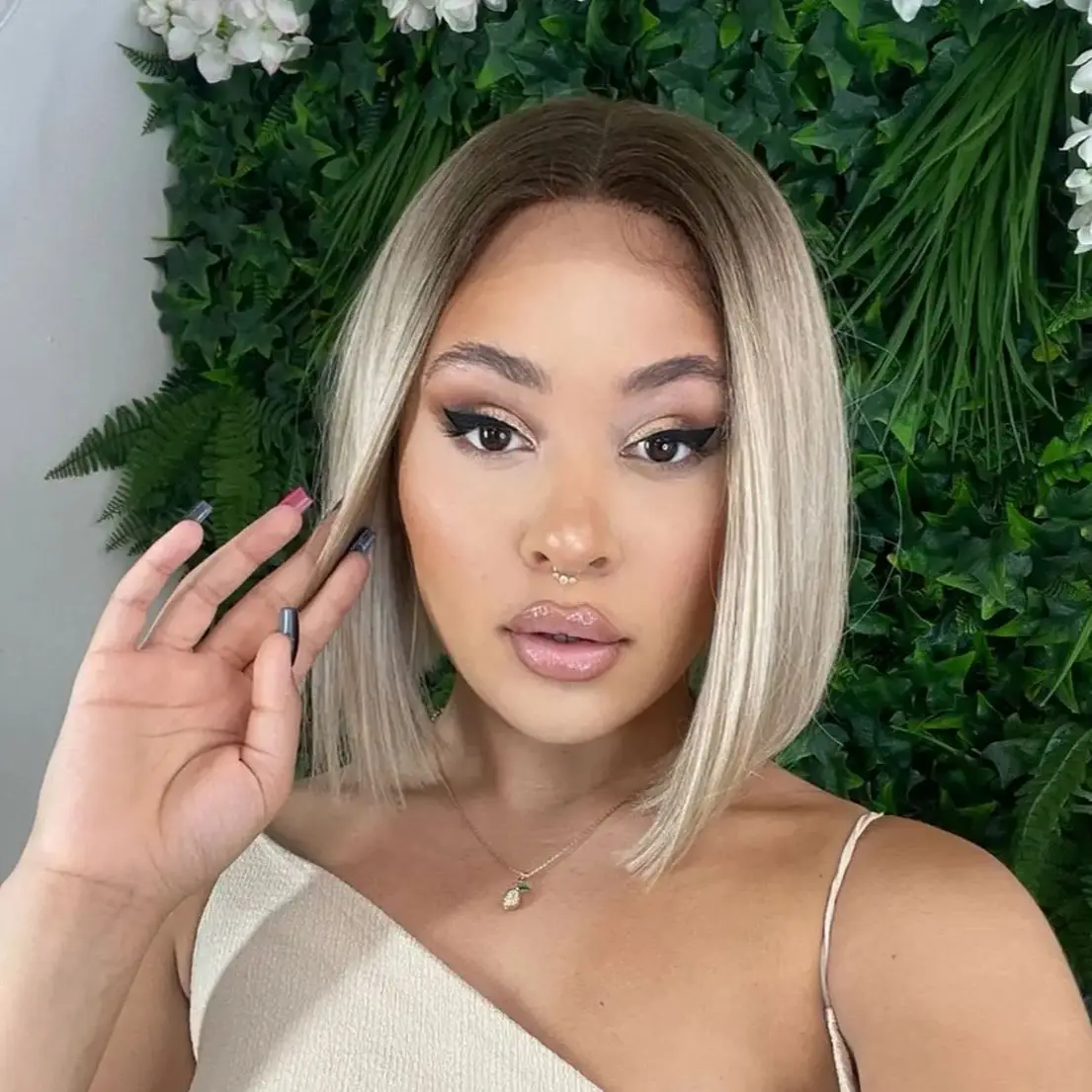 Парики высокого качества, 10 дюймов, Боб, Омбре, пепельный платиновый блондин, женский парик, натуральные прямые оригинальные заводские бесклеевые парики, синтетические волосы
Парики высокого качества, 10 дюймов, Боб, Омбре, пепельный платиновый блондин, женский парик, натуральные прямые оригинальные заводские бесклеевые парики, синтетические волосы