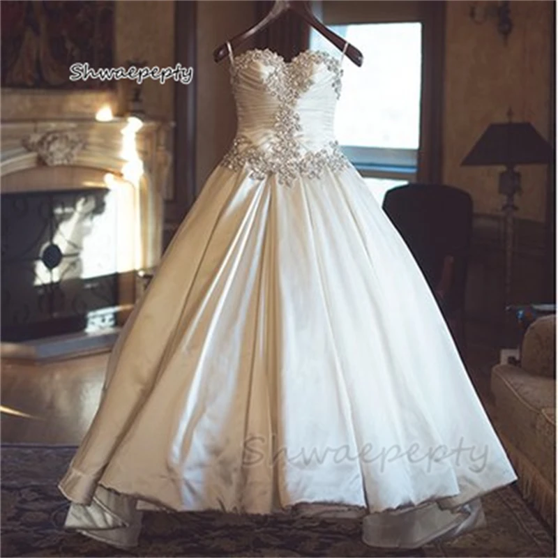 Sweetheart Ivory Satin Ball Gown Wedding Dresses Crystal Beaded Bridal Gowns Lace Up Robe De Mariee Customized
Sweetheart Ivory Satin Ball Gown Wedding Dresses Crystal Beaded Bridal Gowns Lace Up Robe De Mariee Customized