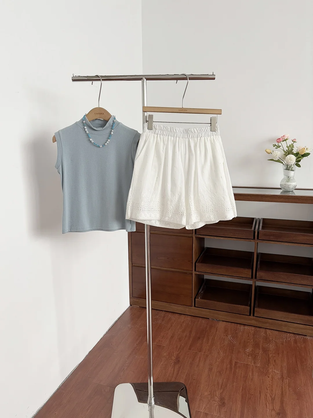 Laid-back Style High Waist Wide Leg Pants Women's White Casual Shorts Summer Fashion plus Size Elastic Waist Loose Fit Trousers
Laid-back Style High Waist Wide Leg Pants Women's White Casual Shorts Summer Fashion plus Size Elastic Waist Loose Fit Trousers