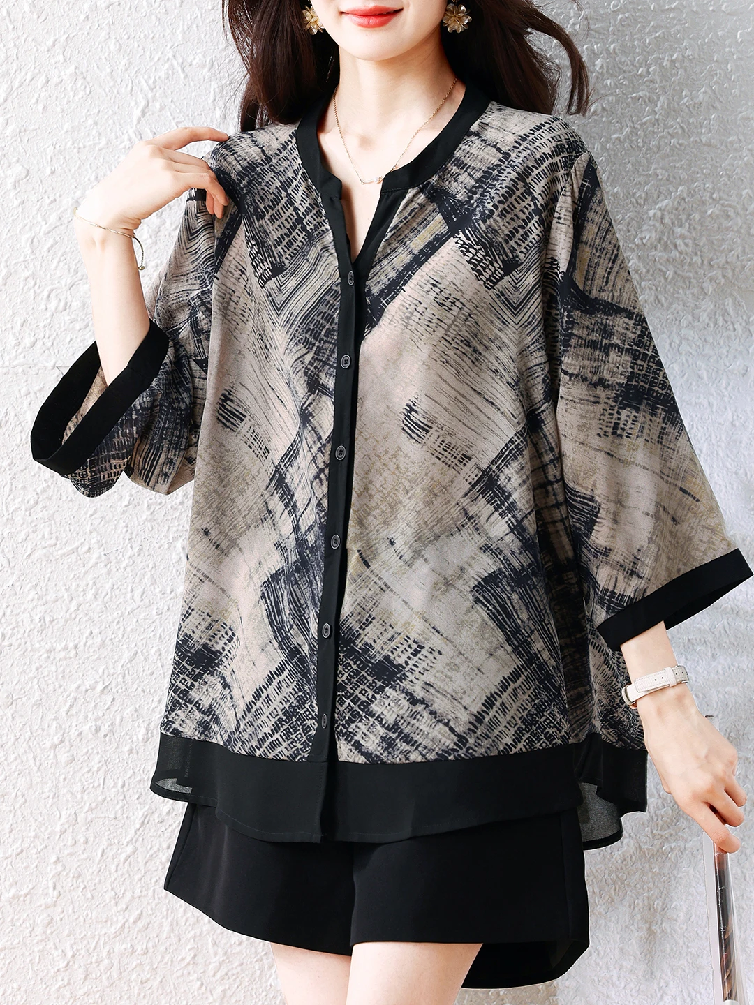Loose Women's Shirt Fashionable Summer 2026 Slimming Open Cardigan Large Size Tagless Middle-Aged And Elderly
Loose Women's Shirt Fashionable Summer 2026 Slimming Open Cardigan Large Size Tagless Middle-Aged And Elderly