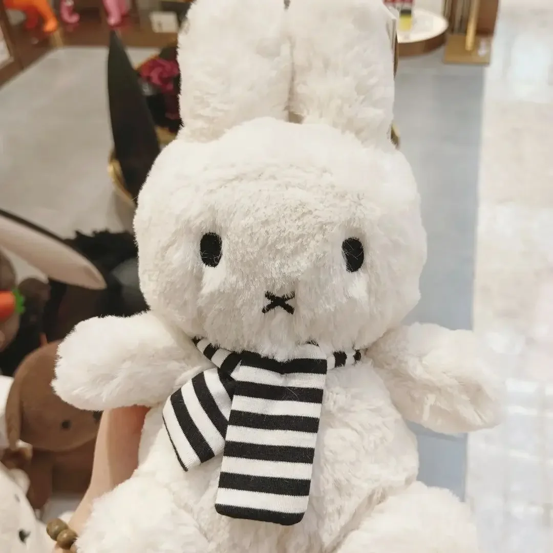 Новая 30 см плюшевая игрушка Miffy Kawaii милый полосатый шарф кукла плюшевая кукла подарок для мальчиков и девочек
Новая 30 см плюшевая игрушка Miffy Kawaii милый полосатый шарф кукла плюшевая кукла подарок для мальчиков и девочек