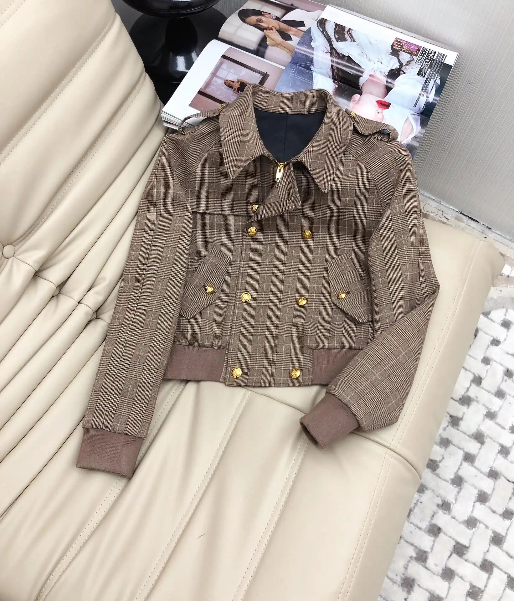 EVACANDIS Women New Wool Blended Plaid Short Jacket Streetwear Luxury Tops Coat Turn-down Collar Zipper Chic Vintage Casual
EVACANDIS Women New Wool Blended Plaid Short Jacket Streetwear Luxury Tops Coat Turn-down Collar Zipper Chic Vintage Casual