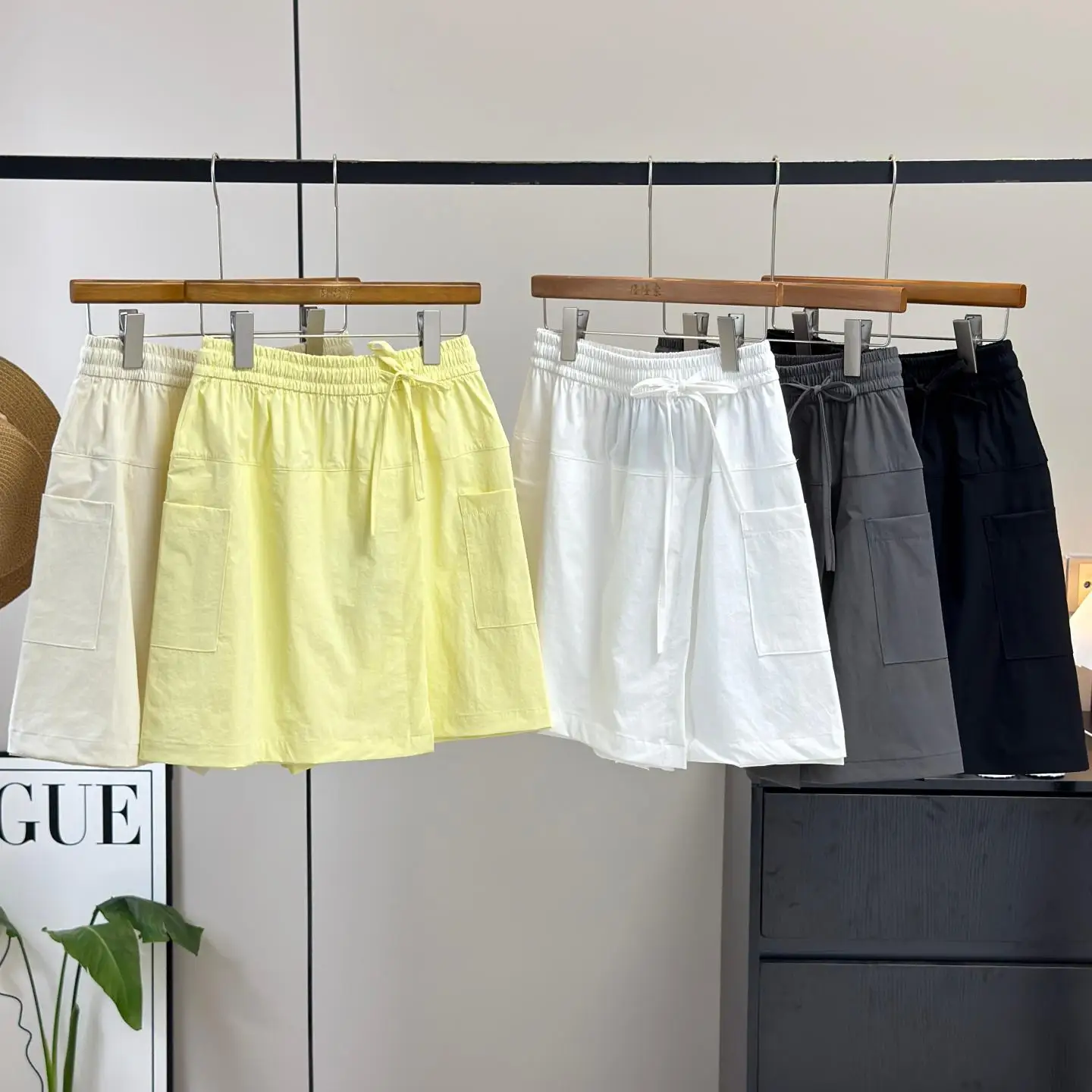 Sporty Lightweight Breathable Outdoor Women's Shorts Pants Quick Dry Waterproof Fashionable Summer Casual Pants Natural Waist
Sporty Lightweight Breathable Outdoor Women's Shorts Pants Quick Dry Waterproof Fashionable Summer Casual Pants Natural Waist