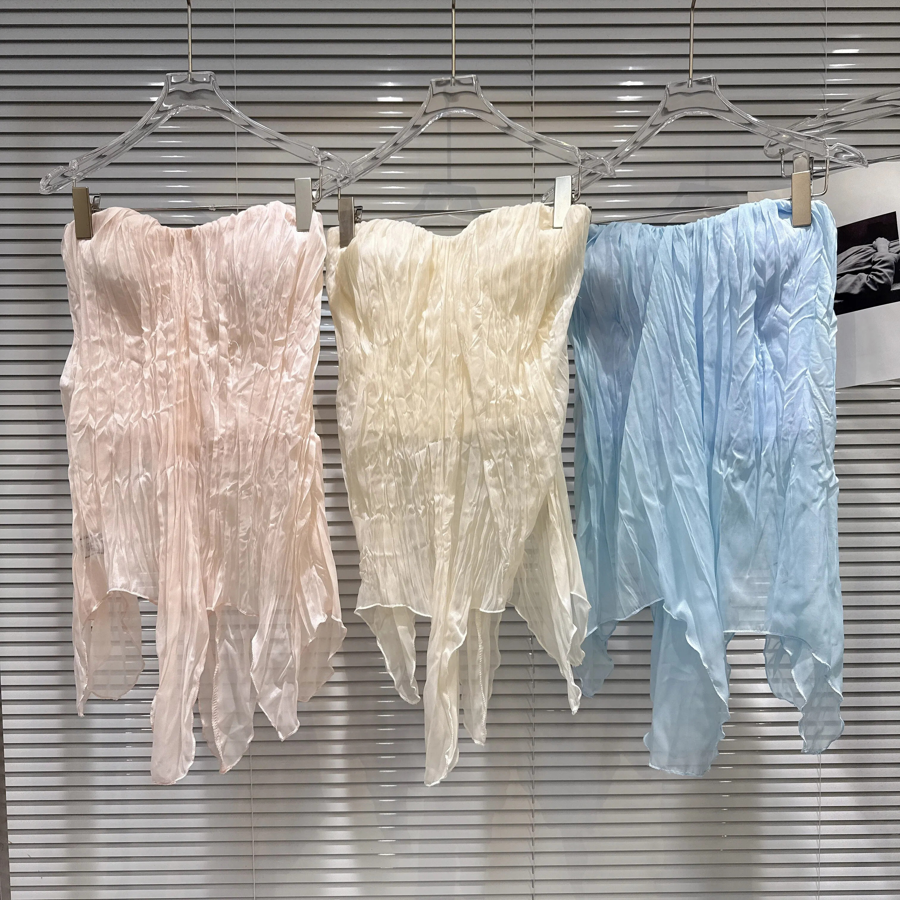2026 Summer New French Sweet Style Fabric Striped Pleated Chiffon Padded Bandeau Tank Top for Women
2026 Summer New French Sweet Style Fabric Striped Pleated Chiffon Padded Bandeau Tank Top for Women