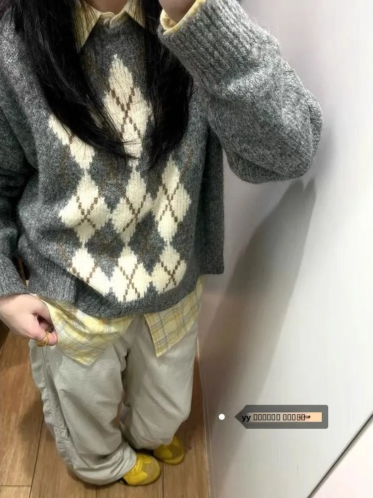 Вязаный свитер в стиле ретро American Lazy Sle ey, зимний свободный уникальный круглый пуловер Ne Long Sve с ромбовидным узором, топ
Вязаный свитер в стиле ретро American Lazy Sle ey, зимний свободный уникальный круглый пуловер Ne Long Sve с ромбовидным узором, топ