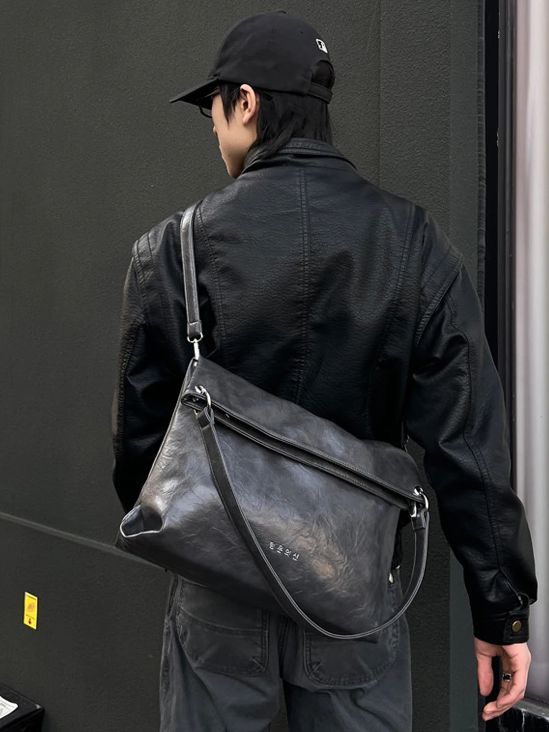 NIN Design Soft Leather Large Capacity Single Shoulder Tote Bag Unisex Casual Style Street Fashion Korean Japanese Hybrid
NIN Design Soft Leather Large Capacity Single Shoulder Tote Bag Unisex Casual Style Street Fashion Korean Japanese Hybrid
