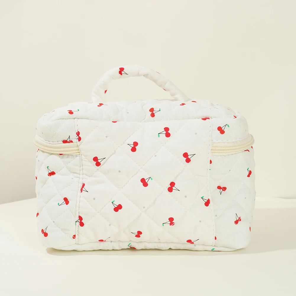 Women Quilted Makeup Bag Cosmetic Organizer Bag Cherry Pattern Portable Cosmetic Pouch Aesthetic Cosmetic Bag Outdoor Travel Bag
Women Quilted Makeup Bag Cosmetic Organizer Bag Cherry Pattern Portable Cosmetic Pouch Aesthetic Cosmetic Bag Outdoor Travel Bag