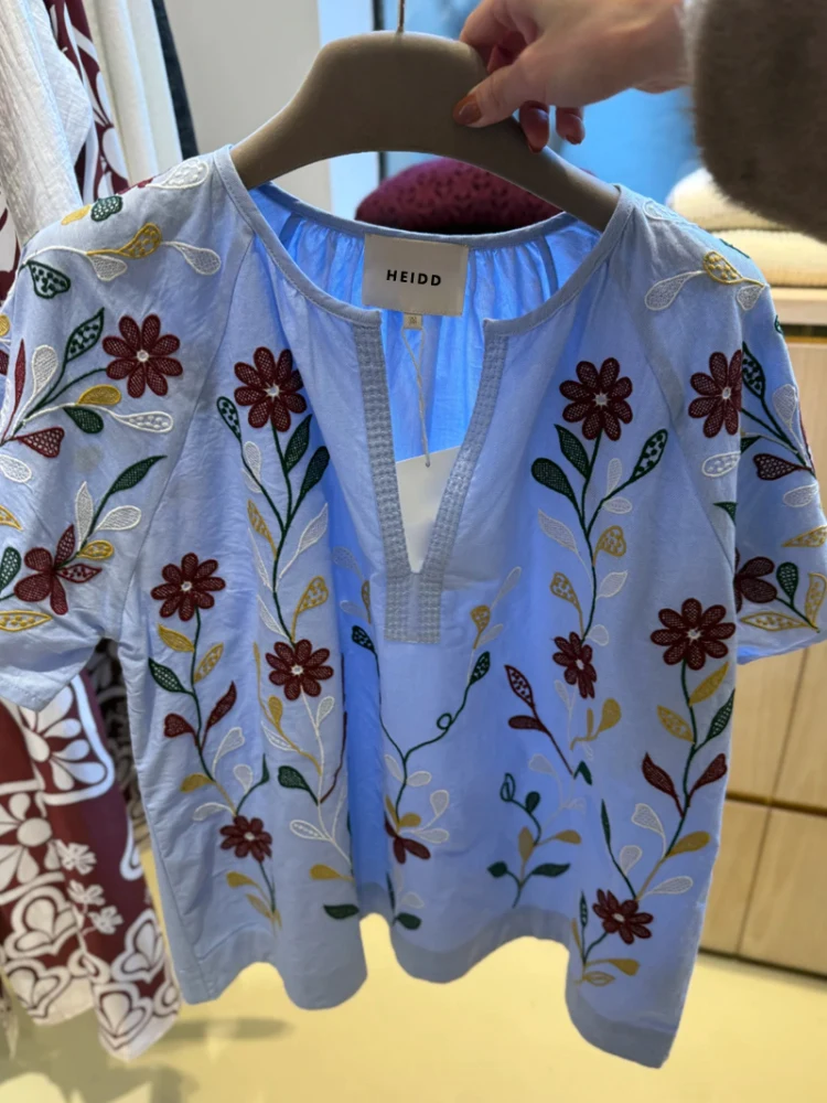 French Style Cotton Short Sleeve Embroidered Floral Print V-Neck Shirt Breathable Comfortable Summer Vacation Women's Shirt
French Style Cotton Short Sleeve Embroidered Floral Print V-Neck Shirt Breathable Comfortable Summer Vacation Women's Shirt