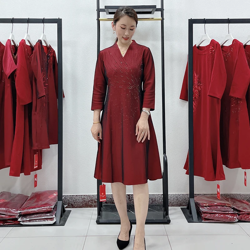 Ele V-Ne Midi Dr for Wedding Banquet A-Line Skirt Aosphere New Arrival Autumn 2024 Suitable for Ages 40-49
Ele V-Ne Midi Dr for Wedding Banquet A-Line Skirt Aosphere New Arrival Autumn 2024 Suitable for Ages 40-49