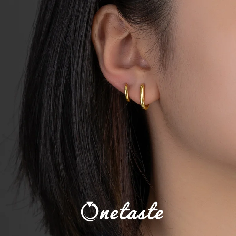 925 Sterling Silver Round And Oval Huggie Hoop Stackable Earrings Set For Women Minimalist Simple High Polished Plain Earring
925 Sterling Silver Round And Oval Huggie Hoop Stackable Earrings Set For Women Minimalist Simple High Polished Plain Earring