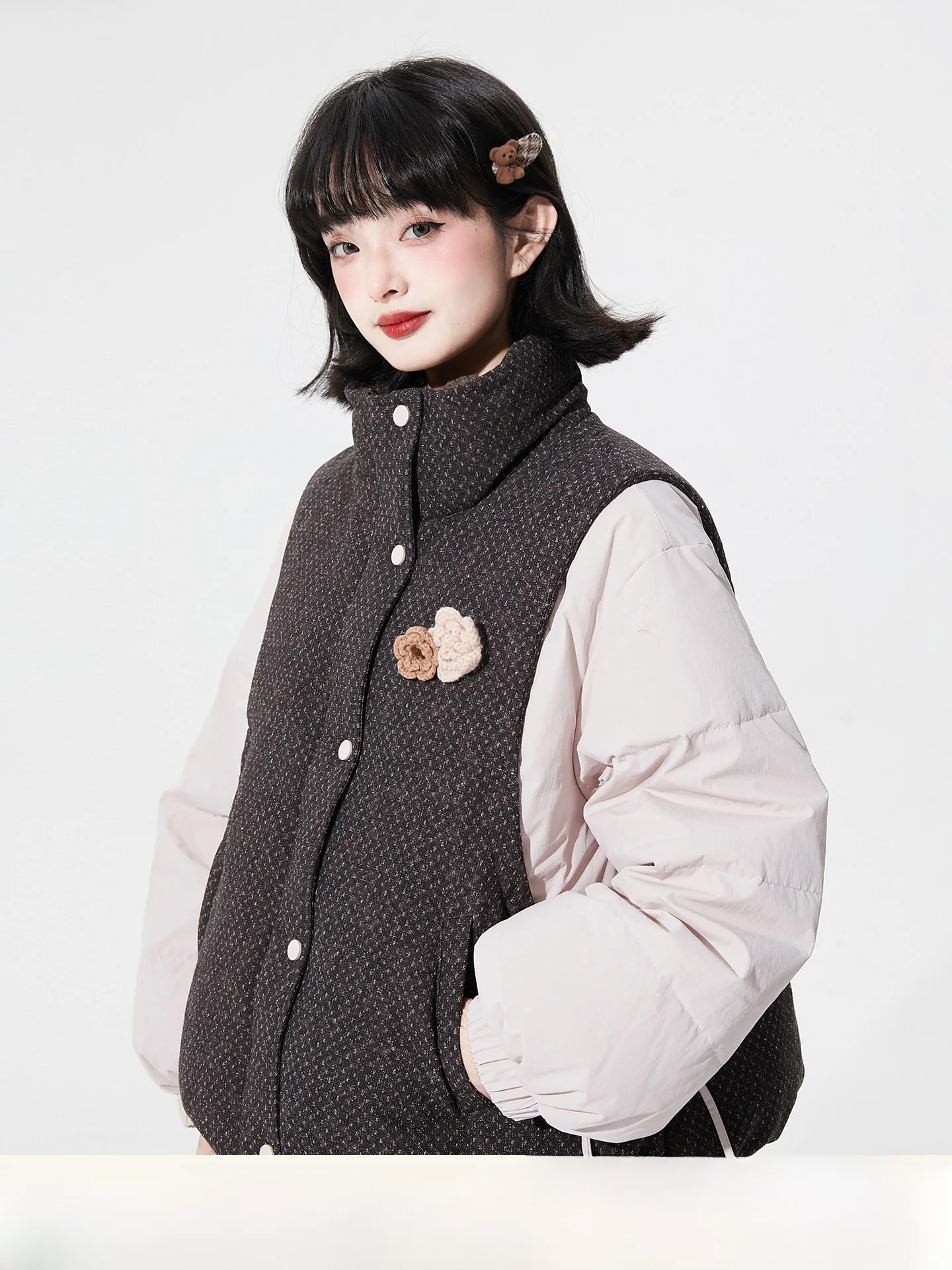 Detachable Flower ort Padded Jaet Women's Fake Two-Piece Sle down Coat Uke Wood Brown Color Spot Original Mist Floing
Detachable Flower ort Padded Jaet Women's Fake Two-Piece Sle down Coat Uke Wood Brown Color Spot Original Mist Floing