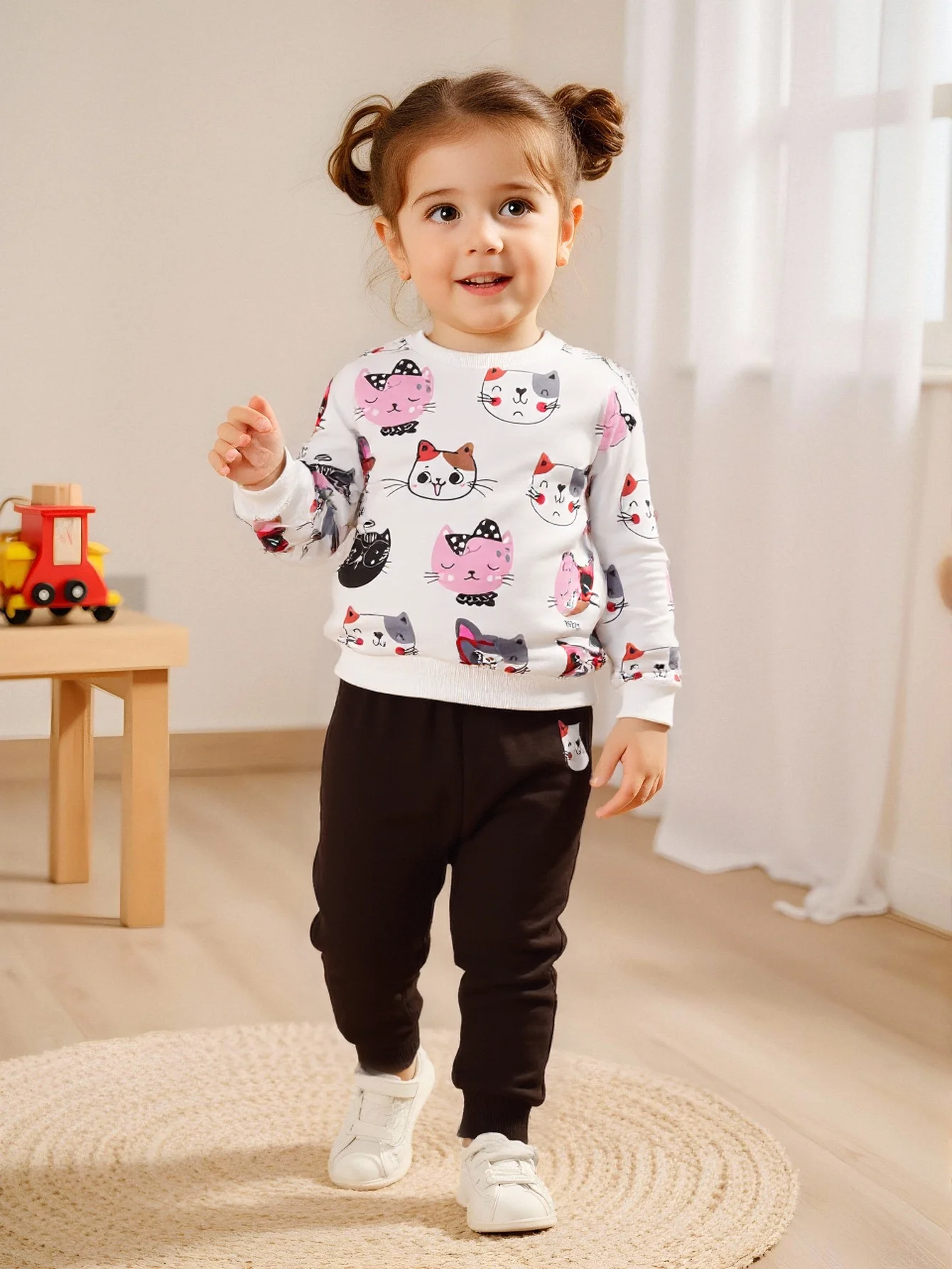 Милый топ с круглым вырезом и длинными рукавами с круглым вырезом для маленьких девочек и черные длинные штаны с кошачьим принтом на весну и осень
Милый топ с круглым вырезом и длинными рукавами с круглым вырезом для маленьких девочек и черные длинные штаны с кошачьим принтом на весну и осень