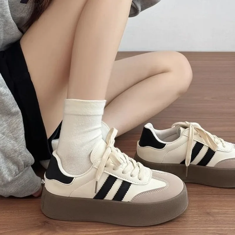Women's Sports Shoes Thick Sole Casual Board Cowhide Soft Sole Training Shoes Female Versatile sneaker Vulcanize Shoes
Women's Sports Shoes Thick Sole Casual Board Cowhide Soft Sole Training Shoes Female Versatile sneaker Vulcanize Shoes