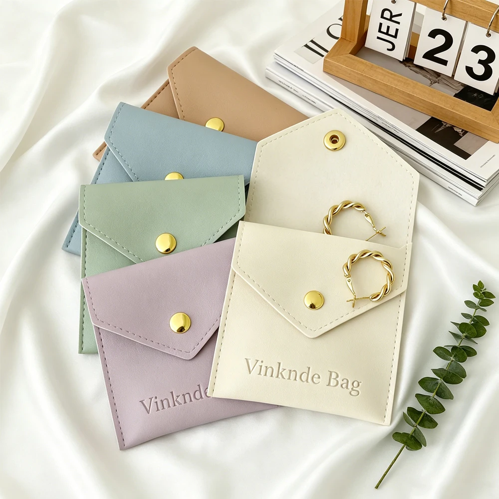 50/100Pcs New Design 8x8cm PU Snap Bag Jewelry Packging Bags Earrings Necklace Ring Bracelet Key Storage Pouches Can Print Logo
50/100Pcs New Design 8x8cm PU Snap Bag Jewelry Packging Bags Earrings Necklace Ring Bracelet Key Storage Pouches Can Print Logo