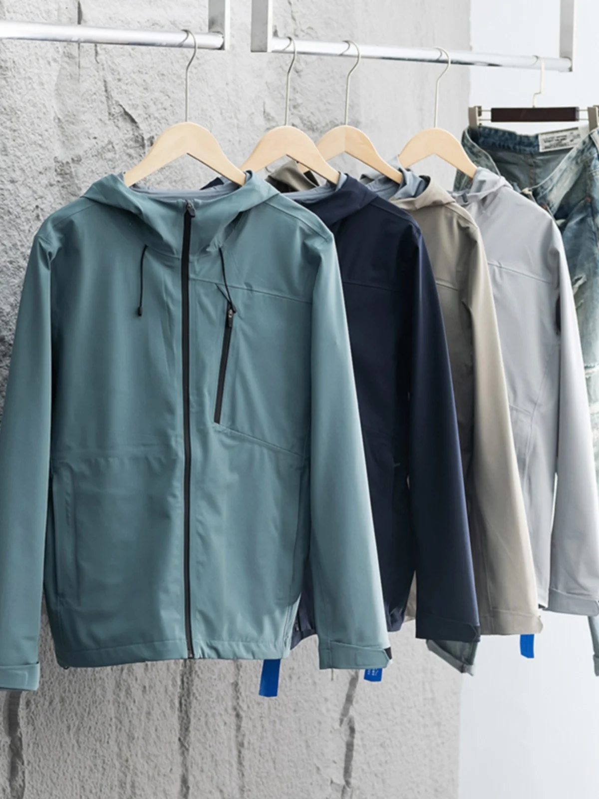 Spring Men's Outdoor Windproof Waterproof Full Glue Jacket Garment Standard Fit Fashion Urban Style Long Sleeve Hooded Coat
Spring Men's Outdoor Windproof Waterproof Full Glue Jacket Garment Standard Fit Fashion Urban Style Long Sleeve Hooded Coat
