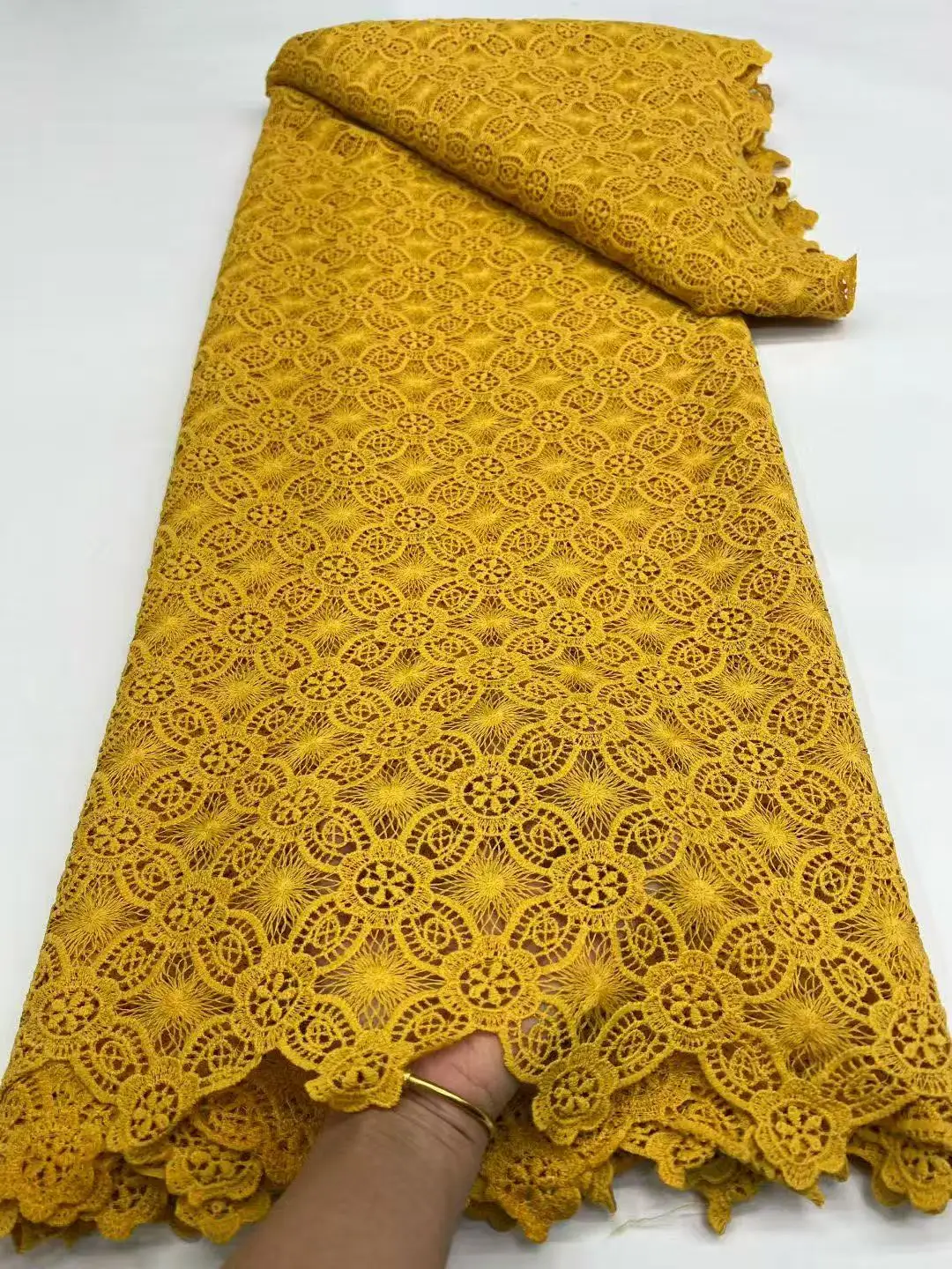 Африканское кружевное полотно гипюр 2026: Французское нигерийское кружево Асоеби Шантильи, водорастворимое, высококачественное, для праздничных платьев
Африканское кружевное полотно гипюр 2026: Французское нигерийское кружево Асоеби Шантильи, водорастворимое, высококачественное, для праздничных платьев