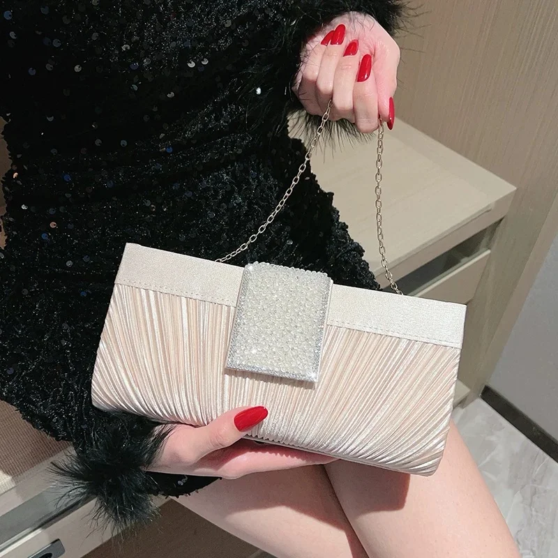 Elegant Champagne Pleated Satin Clutch Sparkling Rhinestone Buckle Evening bags Wedding Party Cocktail Handbag Shoulder Chain
Elegant Champagne Pleated Satin Clutch Sparkling Rhinestone Buckle Evening bags Wedding Party Cocktail Handbag Shoulder Chain
