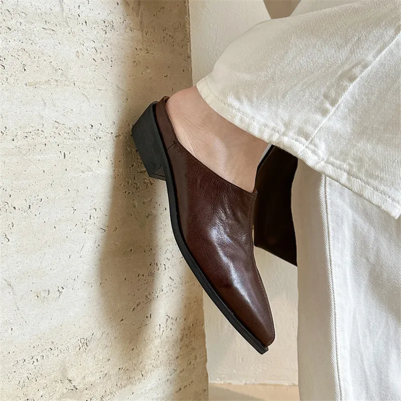 New Summer Slippers Genuine Leather Women Shoes Cover Toe Slippers for Women Pointed Toe Mules Shoes Ladies Shoes Low Heels
New Summer Slippers Genuine Leather Women Shoes Cover Toe Slippers for Women Pointed Toe Mules Shoes Ladies Shoes Low Heels