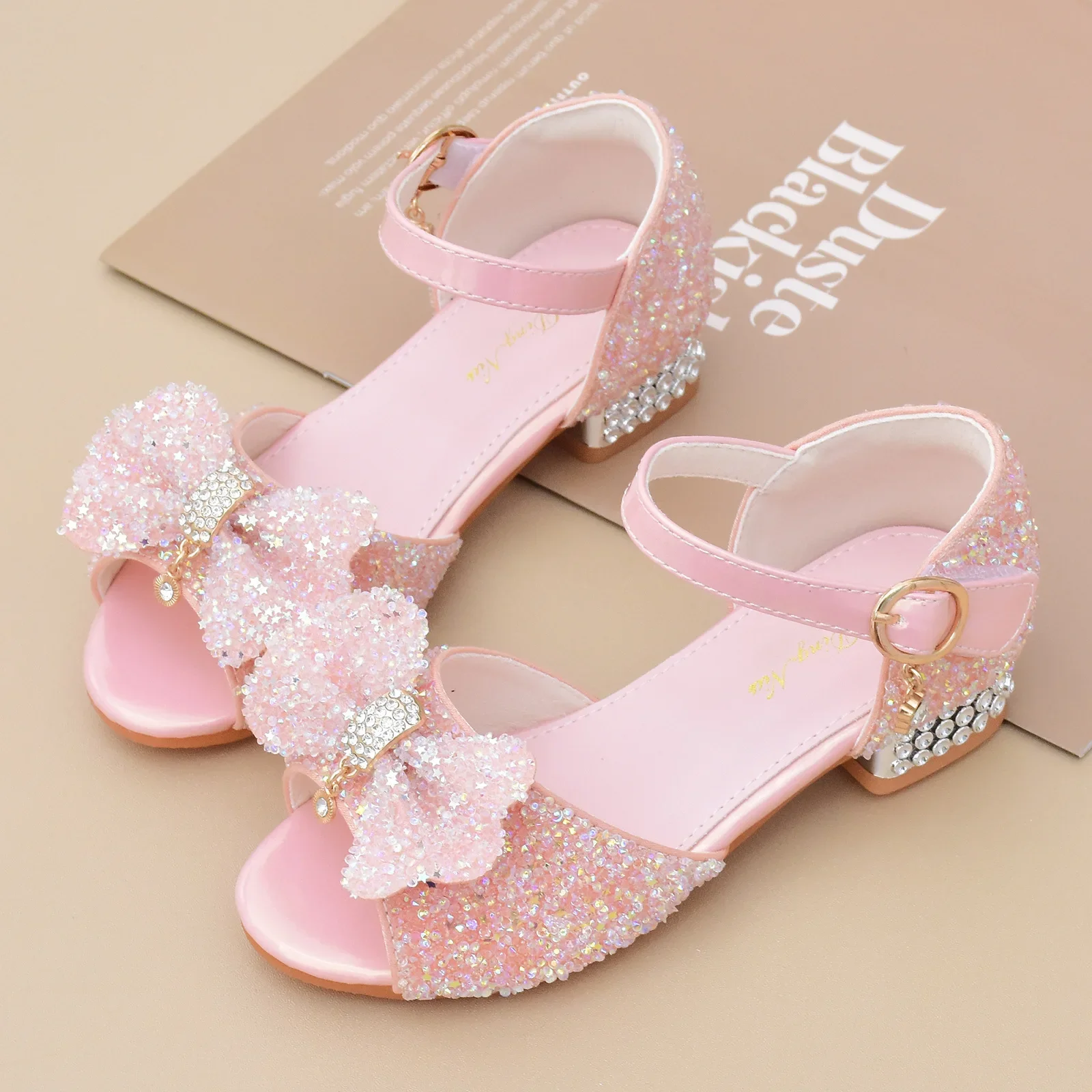Children's Sandals Summer New Fashion Bow Girls' Princess Shoes High Heels Performance Children's Crystal Shoes
Children's Sandals Summer New Fashion Bow Girls' Princess Shoes High Heels Performance Children's Crystal Shoes