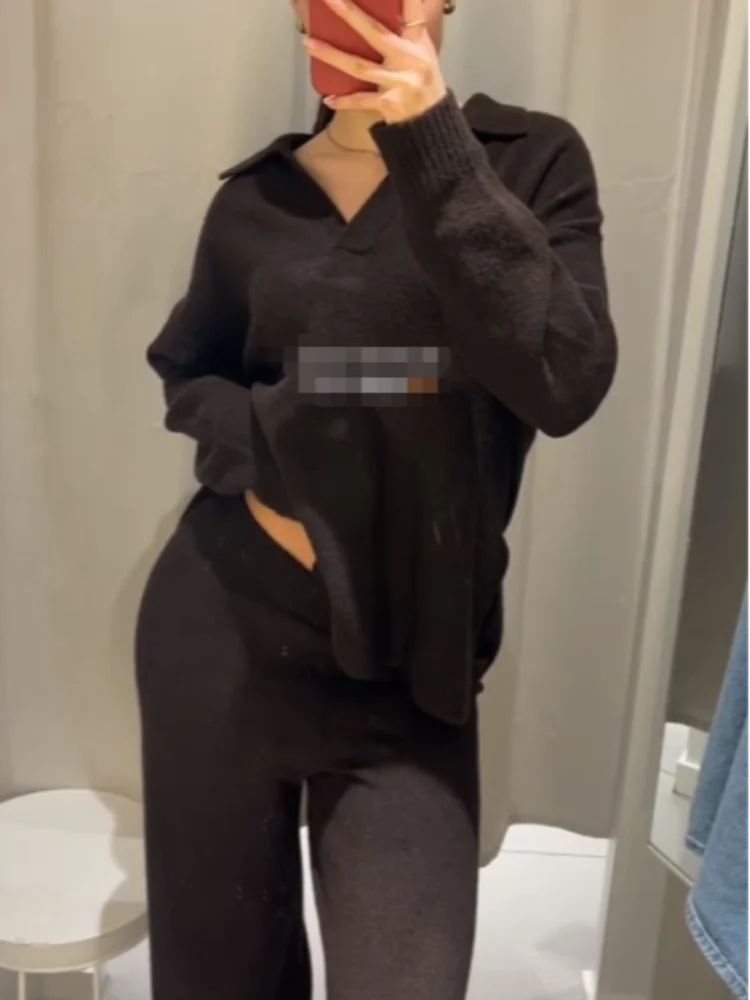 Коричневые трикотажные рубашки с v-образным вырезом и брюками, женские однотонные топы с длинными рукавами, прямые свободные брюки в стиле ампир, женский осенний модный костюм 2023 г.
Коричневые трикотажные рубашки с v-образным вырезом и брюками, женские однотонные топы с длинными рукавами, прямые свободные брюки в стиле ампир, женский осенний модный костюм 2023 г.