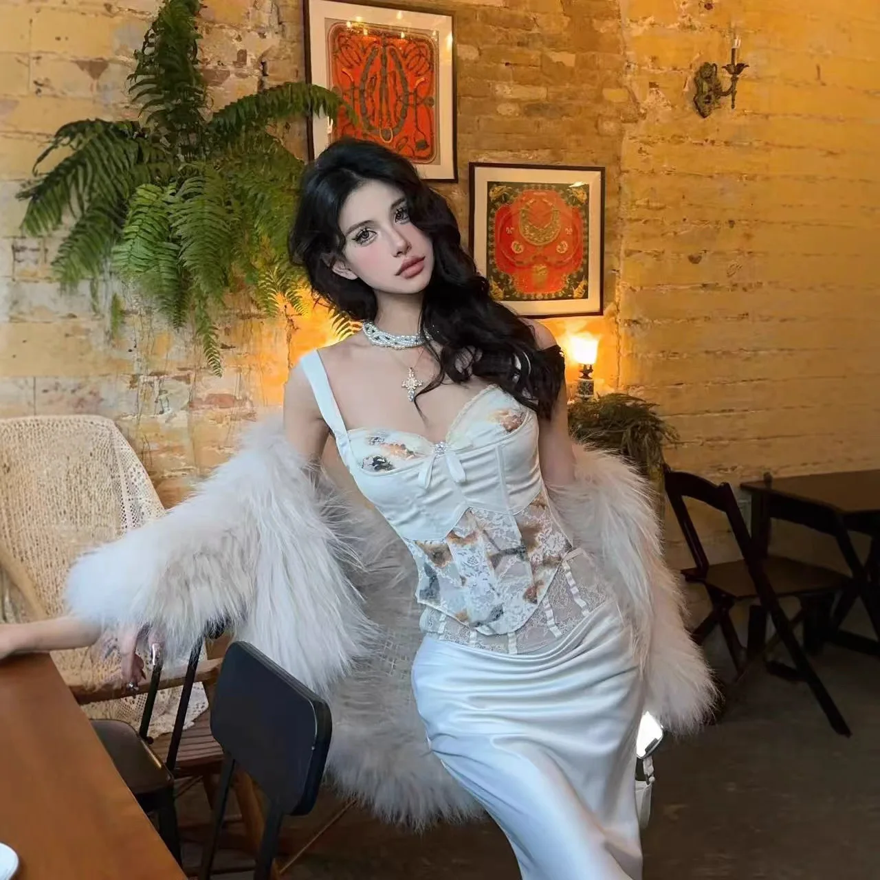 Elegant Lace Halter Vest High Waist Slimming Long Skirt Set for Trendy Women Street Style Casual Sportswear Female Spring Season
Elegant Lace Halter Vest High Waist Slimming Long Skirt Set for Trendy Women Street Style Casual Sportswear Female Spring Season