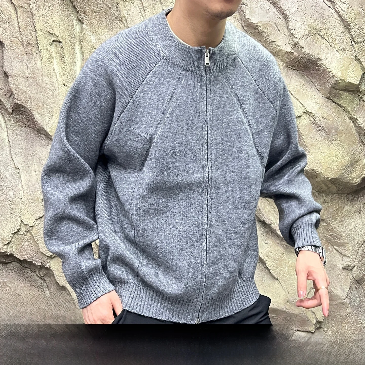 Italian Vintage Sle Men's Knitted Cardigan Coat Double Zipper Stand Collar Loose Fit Autumn New Faion Outerwear
Italian Vintage Sle Men's Knitted Cardigan Coat Double Zipper Stand Collar Loose Fit Autumn New Faion Outerwear