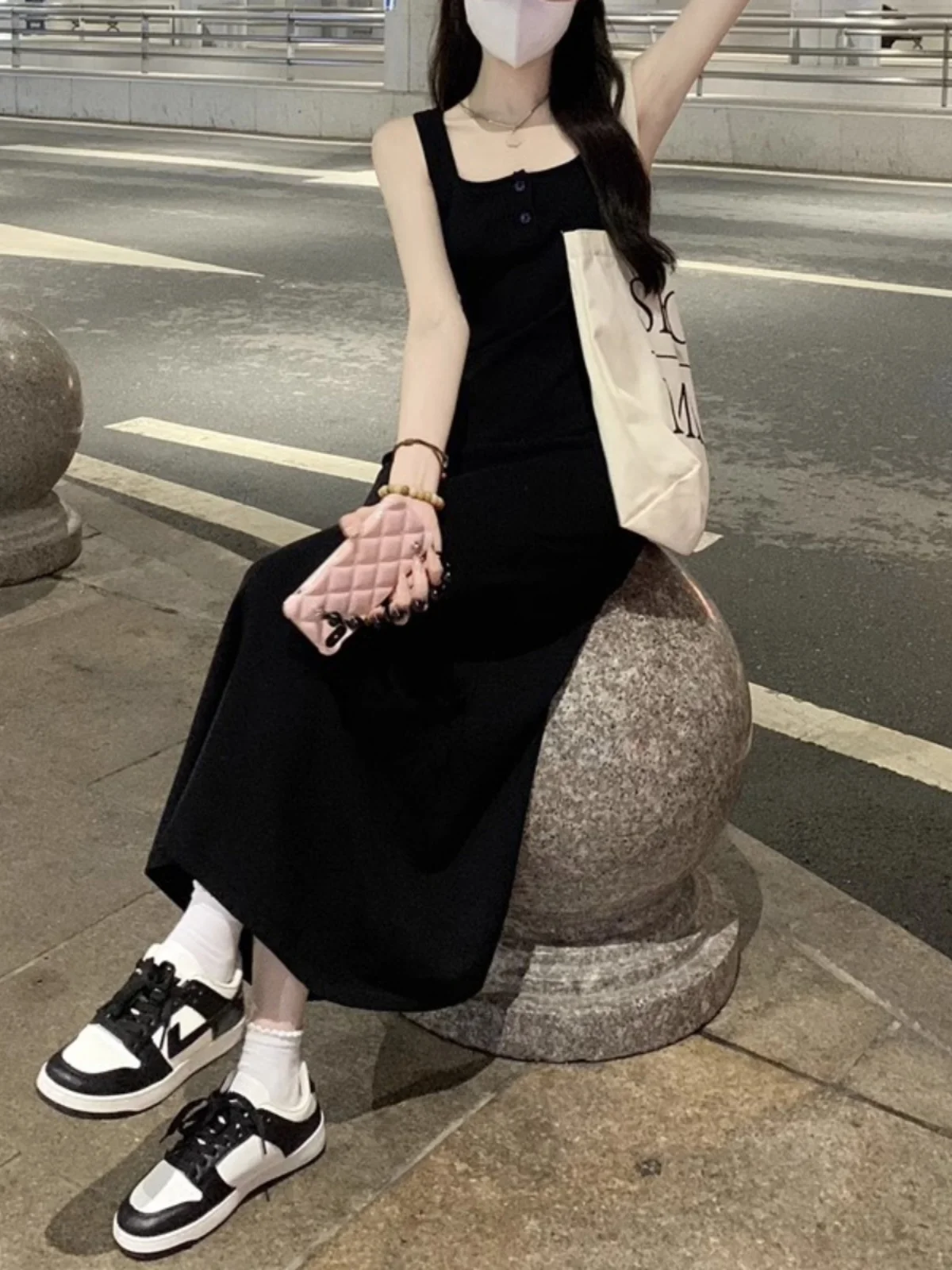 Hebe Style Summer New Women's Knitted Dress Hepburn Style Sleeveless Midi Dress Korean Version Square Collar Gown
Hebe Style Summer New Women's Knitted Dress Hepburn Style Sleeveless Midi Dress Korean Version Square Collar Gown