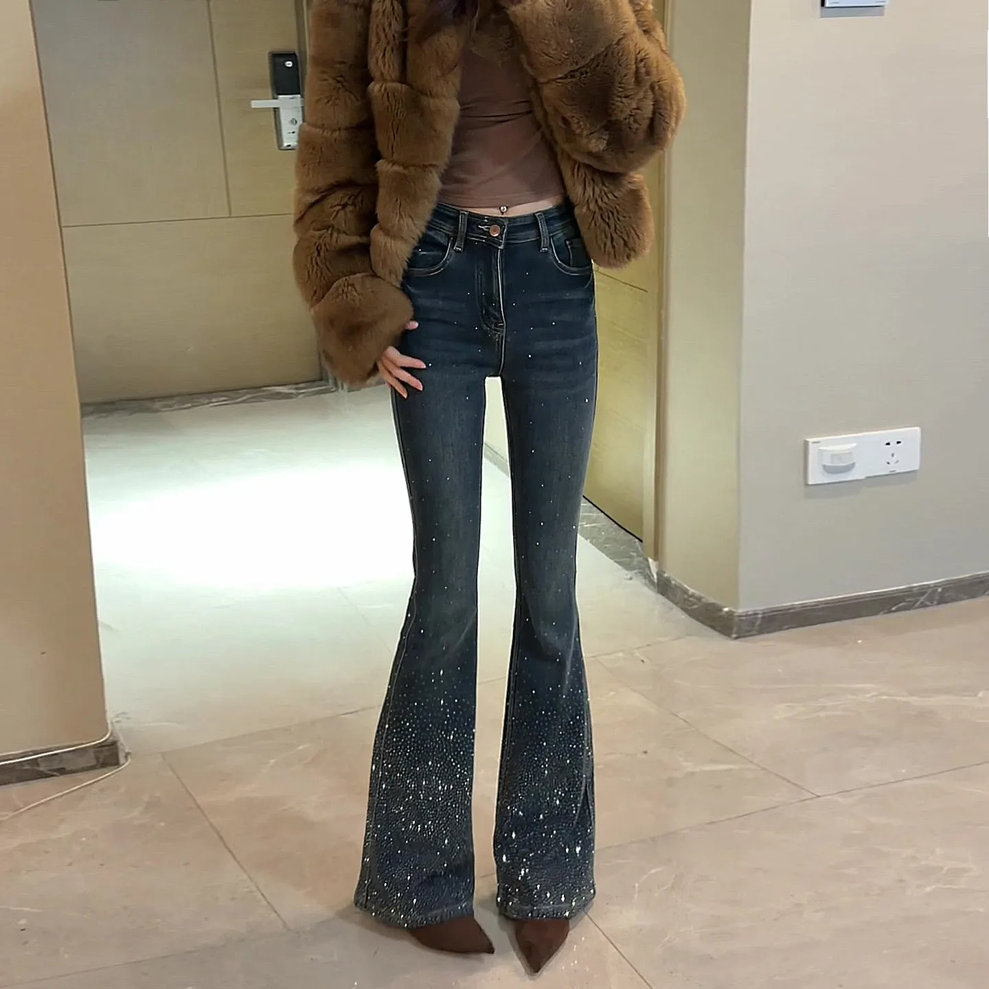 Heavy-Duty Rhinestone-Studded Vintage Blue Flared Jeans for Women, 2026 Spring New Slim-Fit Bootcut Pants
Heavy-Duty Rhinestone-Studded Vintage Blue Flared Jeans for Women, 2026 Spring New Slim-Fit Bootcut Pants