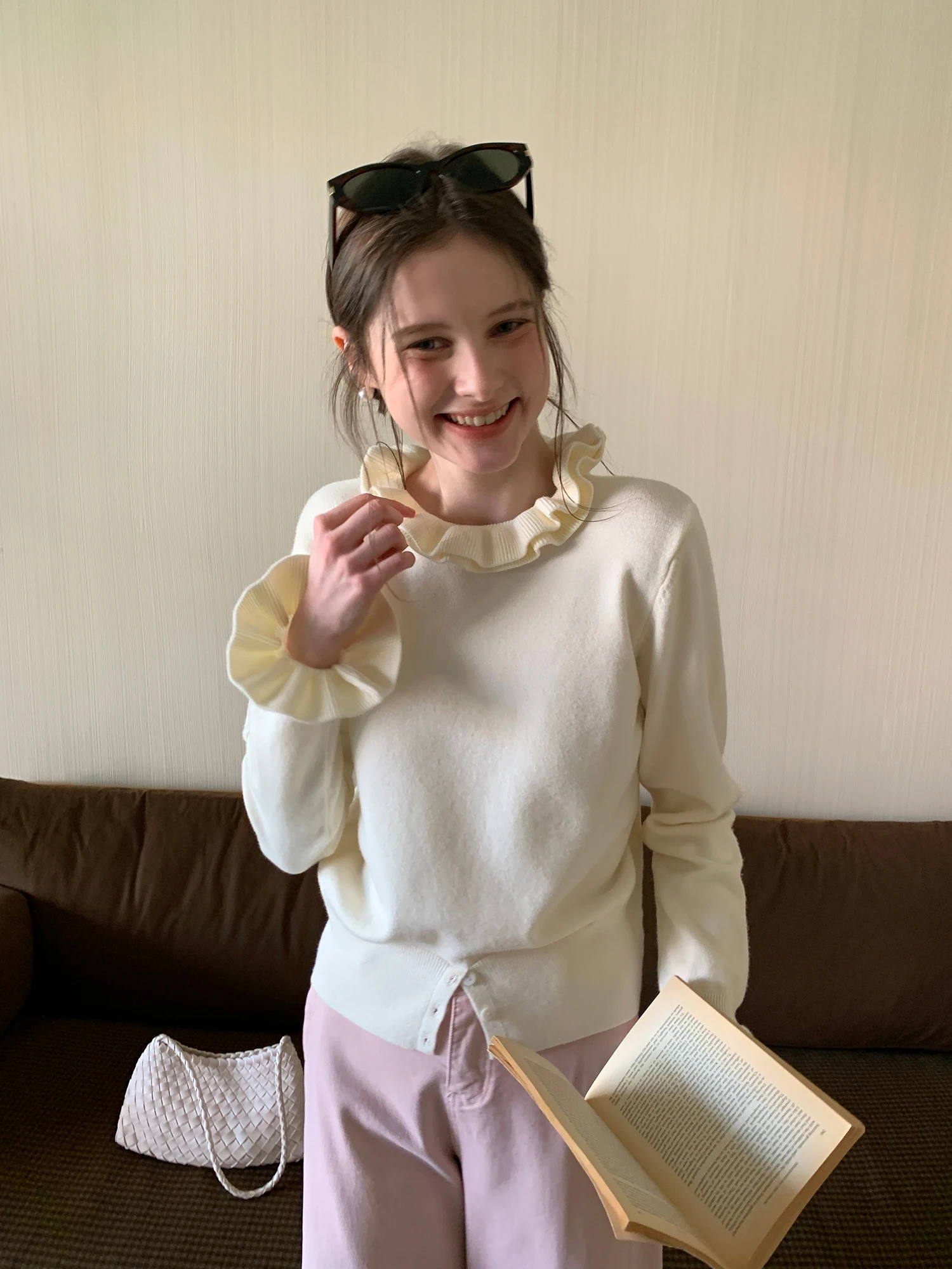 Sweet And Gentle EGGKA Knitted Top with Ruffle Collar And Waist-Cinching Design for Spring Ideal for Young Girls Soft Knitwear
Sweet And Gentle EGGKA Knitted Top with Ruffle Collar And Waist-Cinching Design for Spring Ideal for Young Girls Soft Knitwear