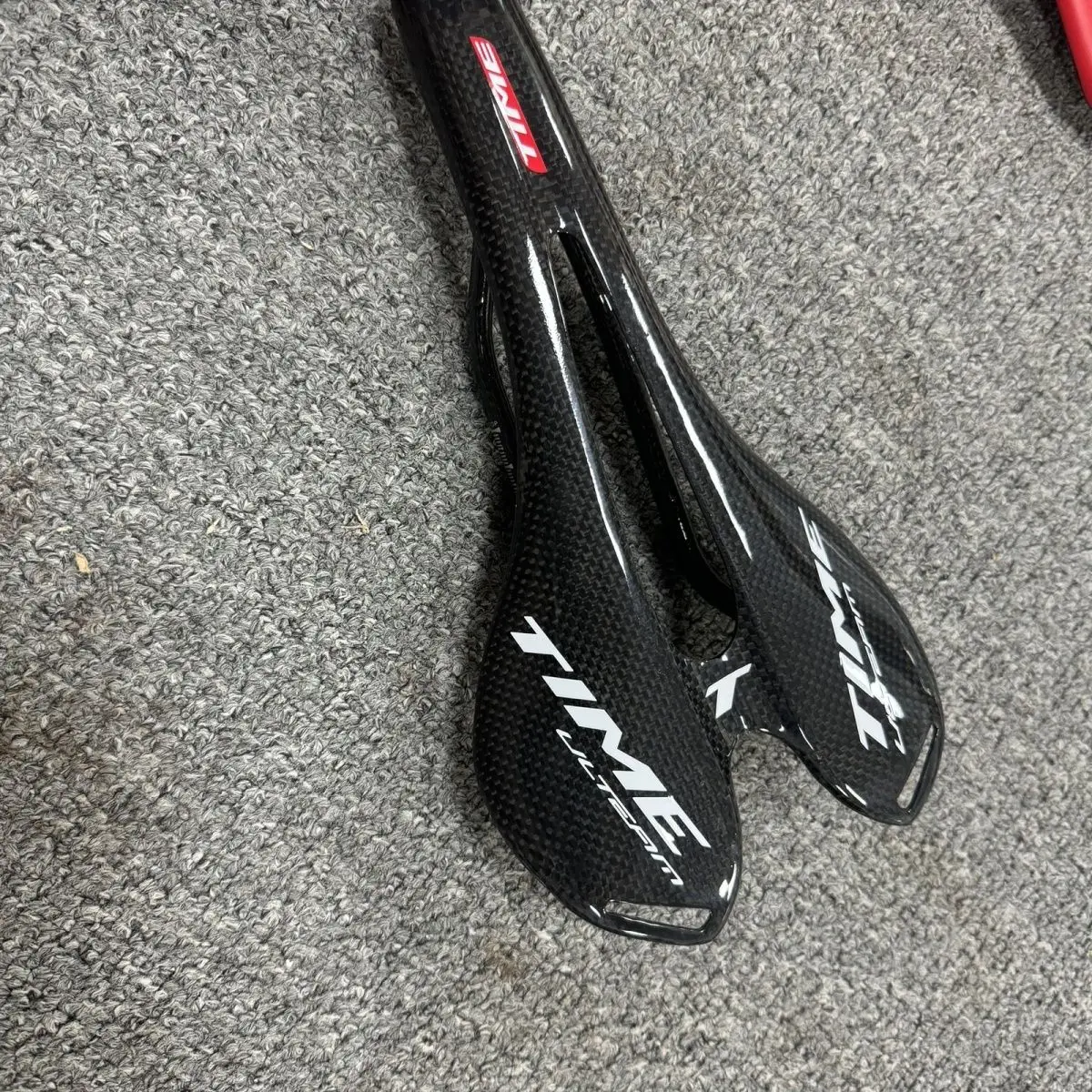 Lightweight Full Carbon Fiber Bicycle Seat Hollow Bike Saddle With Oval Carbon Rails For Mountain Road Bikes Multi Color
Lightweight Full Carbon Fiber Bicycle Seat Hollow Bike Saddle With Oval Carbon Rails For Mountain Road Bikes Multi Color