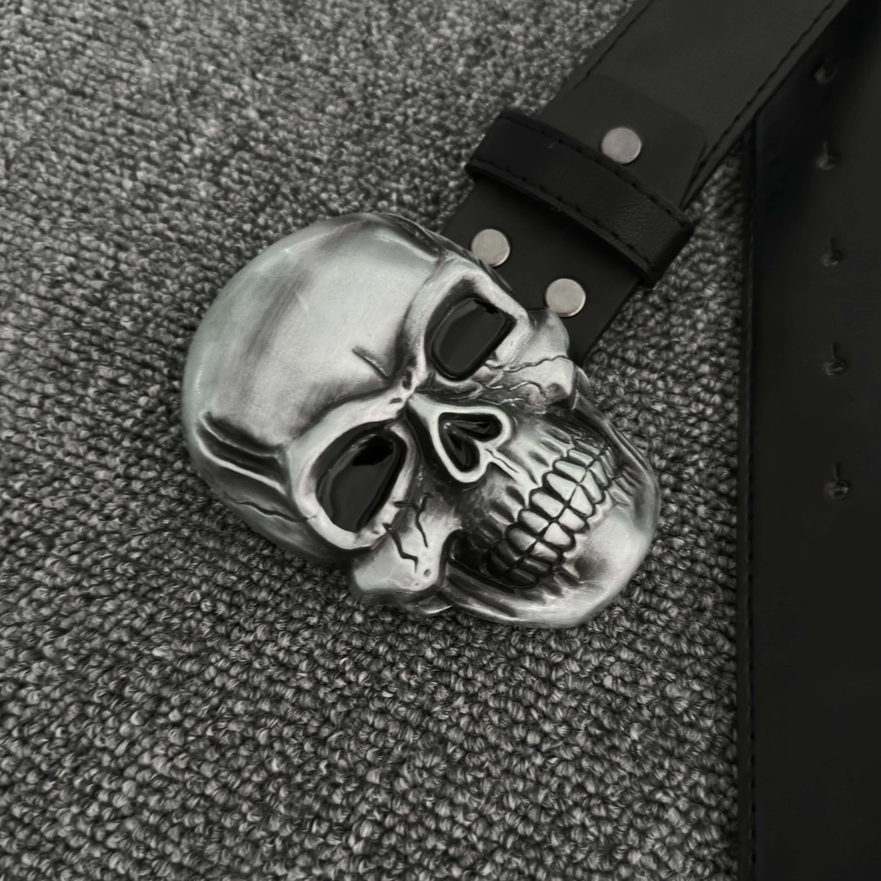 Metal Giant Skull Belt, Punk Retro Leather Belt, Wearable Accessory, Premium Texture, Versatile Commute Style, Gothic Subculture
Metal Giant Skull Belt, Punk Retro Leather Belt, Wearable Accessory, Premium Texture, Versatile Commute Style, Gothic Subculture