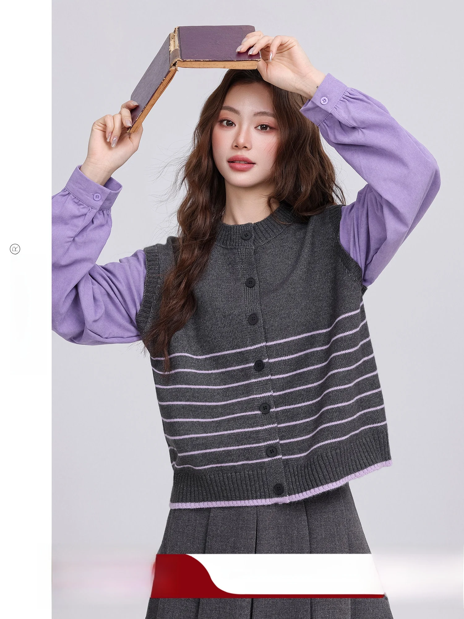 Женский свитер-обманка (имитация двойки) для ранней весны, мягкий, комфортный, с круглым вырезом, длинными рукавами, в полоску, повседневный, эксклюзивно онлайн.
Женский свитер-обманка (имитация двойки) для ранней весны, мягкий, комфортный, с круглым вырезом, длинными рукавами, в полоску, повседневный, эксклюзивно онлайн.