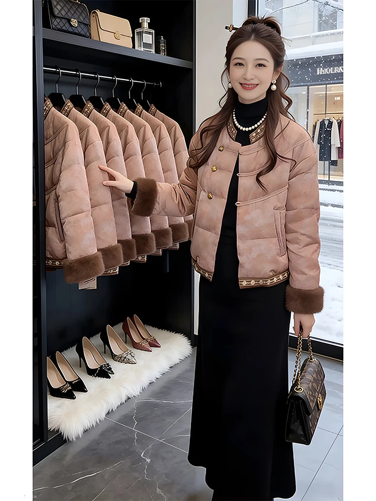 Thickened Cotton Jacket Women's round Neck Sleeve Cuffs Embroidered Fluffy New Chinese Style Winter Outerwear Coat
Thickened Cotton Jacket Women's round Neck Sleeve Cuffs Embroidered Fluffy New Chinese Style Winter Outerwear Coat