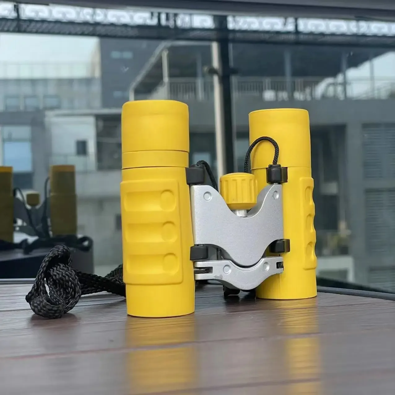 Портативный монокуляр SUNCORE: Простая ручная фокусировка для наблюдения за птицами и охоты. Свети ярче, види далеко.
Портативный монокуляр SUNCORE: Простая ручная фокусировка для наблюдения за птицами и охоты. Свети ярче, види далеко.