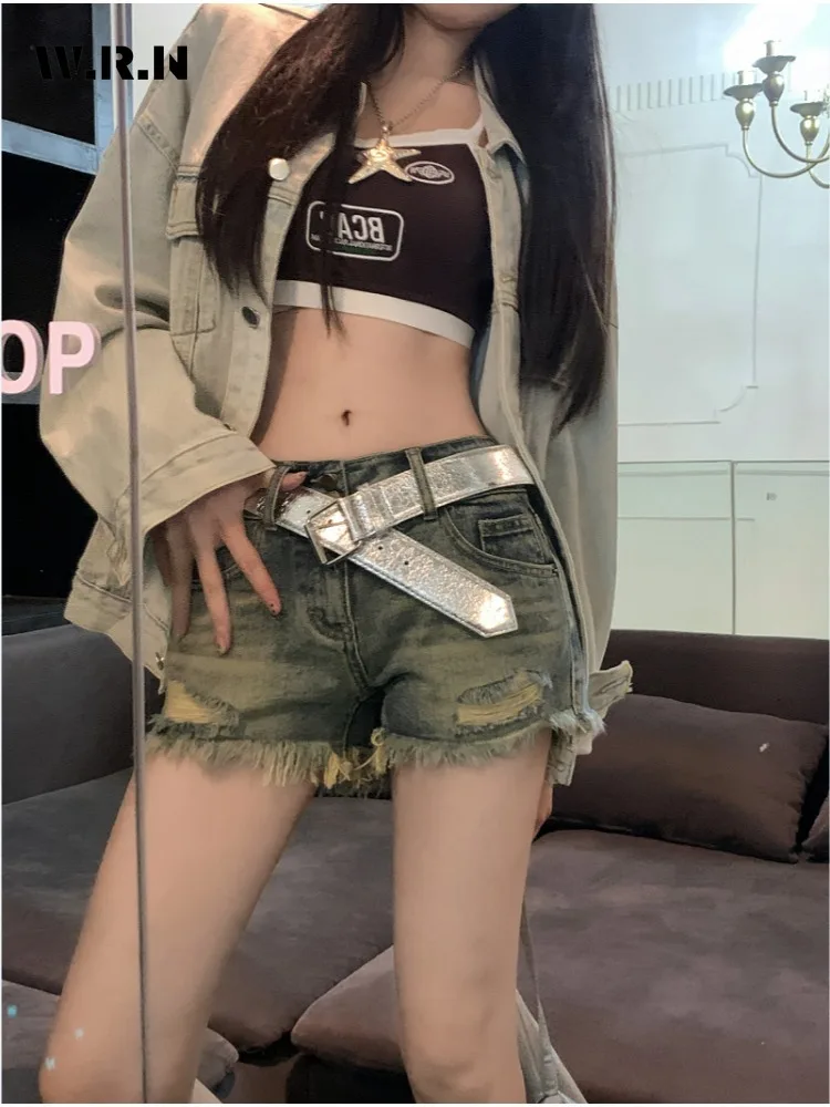 Korean Y2K Harajuku High Waist Street Style Fashion Shorts 2024 Summer Women's Sexy Ripped Hotsweet Slim Fit Denim Shorts
Korean Y2K Harajuku High Waist Street Style Fashion Shorts 2024 Summer Women's Sexy Ripped Hotsweet Slim Fit Denim Shorts