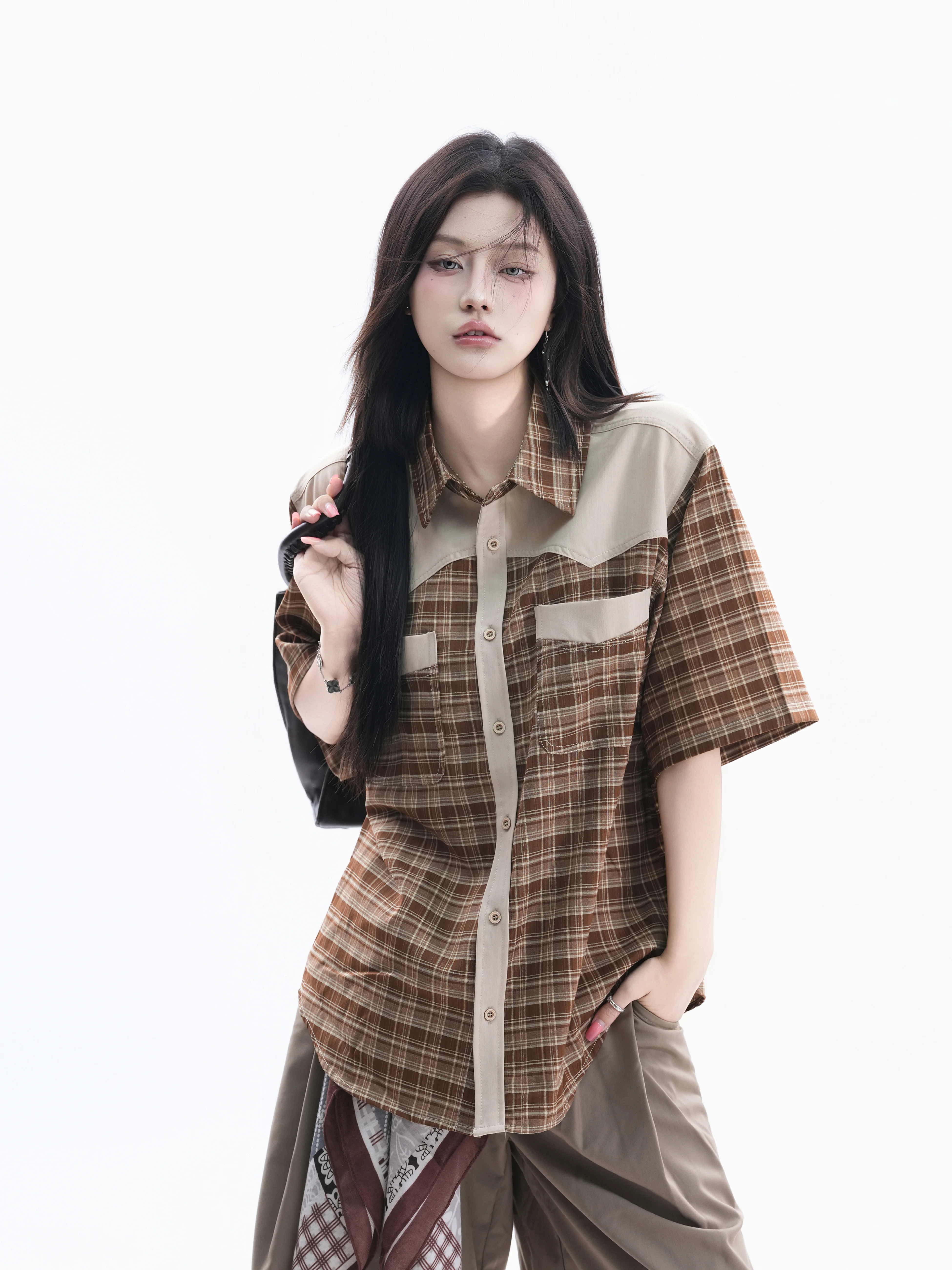 American Style Loose Women's Plaid Shirt Double Pocket Short Sleeve Contrast Color Street Style Couple's Top Polyester Blend
American Style Loose Women's Plaid Shirt Double Pocket Short Sleeve Contrast Color Street Style Couple's Top Polyester Blend