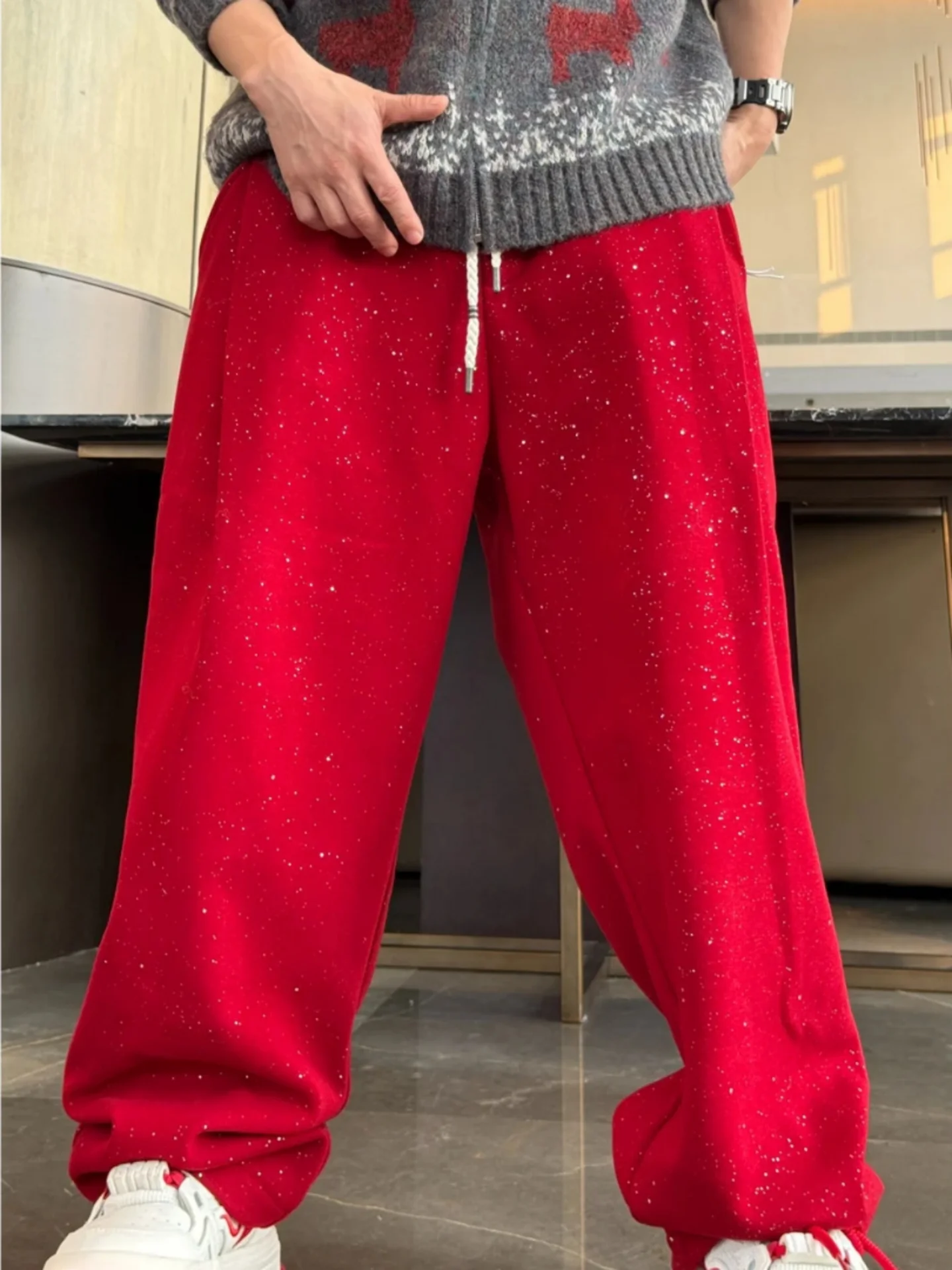 Новогодняя мода, мужские повседневные брюки Fce Lined iny с блестками, свободные широкие брюки прямого кроя, удобные брюки из полиэфирного волокна
Новогодняя мода, мужские повседневные брюки Fce Lined iny с блестками, свободные широкие брюки прямого кроя, удобные брюки из полиэфирного волокна