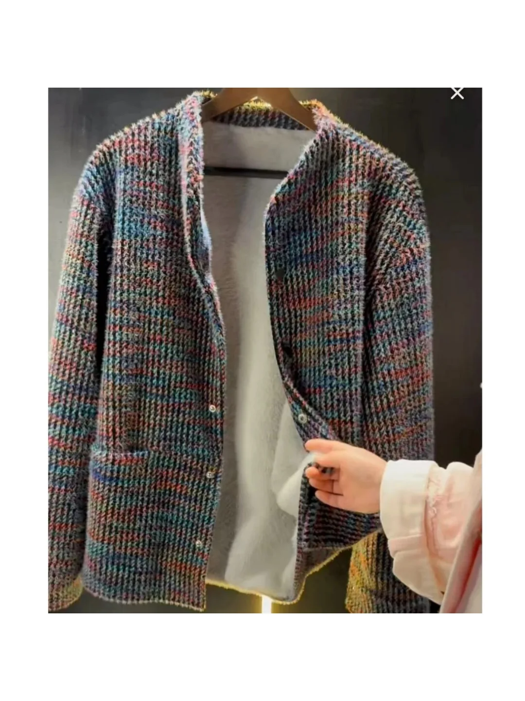 Мужская модная куртка на флисовой подкладке с уникальным разноцветным принтом, теплая верхняя одежда, приталенный крой, повседневный стиль, осенняя коллекция
Мужская модная куртка на флисовой подкладке с уникальным разноцветным принтом, теплая верхняя одежда, приталенный крой, повседневный стиль, осенняя коллекция