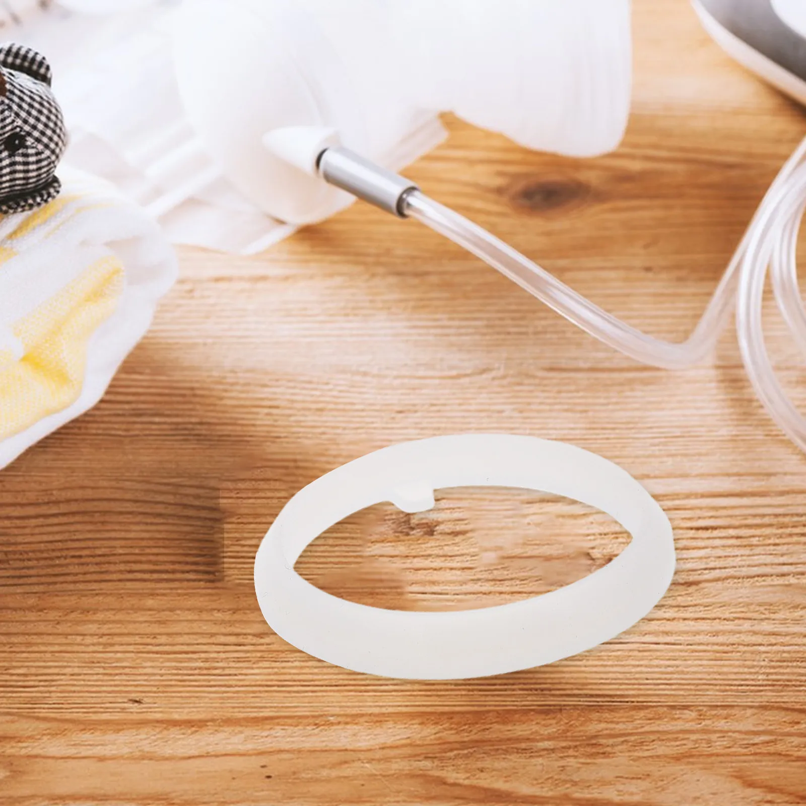 Сменная силиконовая уплотнительная прокладка для электрического молокоотсоса, совместимая с моделями Newbe, обеспечивает плотное уплотнение, предотвращает протечки, обеспечивает длительную работу молокоотсоса.
Сменная силиконовая уплотнительная прокладка для электрического молокоотсоса, совместимая с моделями Newbe, обеспечивает плотное уплотнение, предотвращает протечки, обеспечивает длительную работу молокоотсоса.