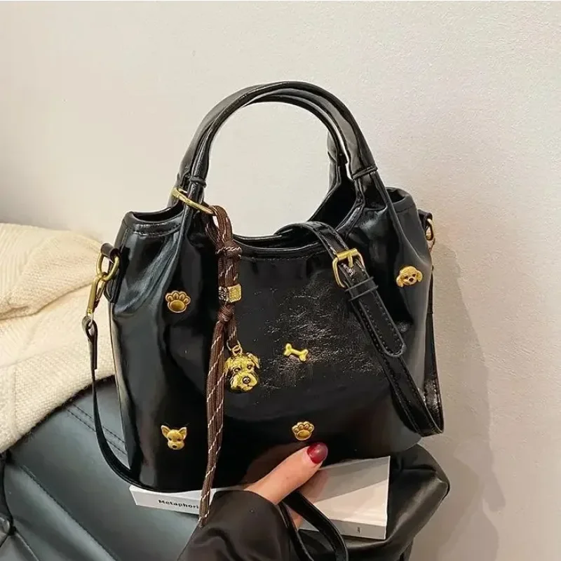 2025 New Arrival Handmade Vintage Leather Bucket Bag Textured Finish Multi-functional Crossbody/Shoulder Luxury Women's Tote
2025 New Arrival Handmade Vintage Leather Bucket Bag Textured Finish Multi-functional Crossbody/Shoulder Luxury Women's Tote
