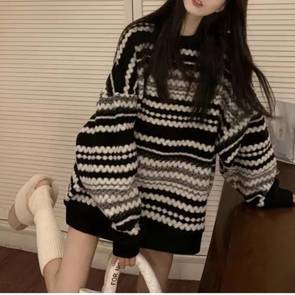 Women's Loose Sweater For Outerwear, Lazy Style, 2026 Autumn And Winter Fashion, Round Neck, Striped, Slimming
Women's Loose Sweater For Outerwear, Lazy Style, 2026 Autumn And Winter Fashion, Round Neck, Striped, Slimming