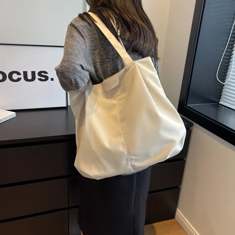Fashion Women's Large Capacity Tote Bag New Fashion Simple Casual Shoulder Bag Texture Shoulder Bag Summer Ladies Hand Bags
Fashion Women's Large Capacity Tote Bag New Fashion Simple Casual Shoulder Bag Texture Shoulder Bag Summer Ladies Hand Bags