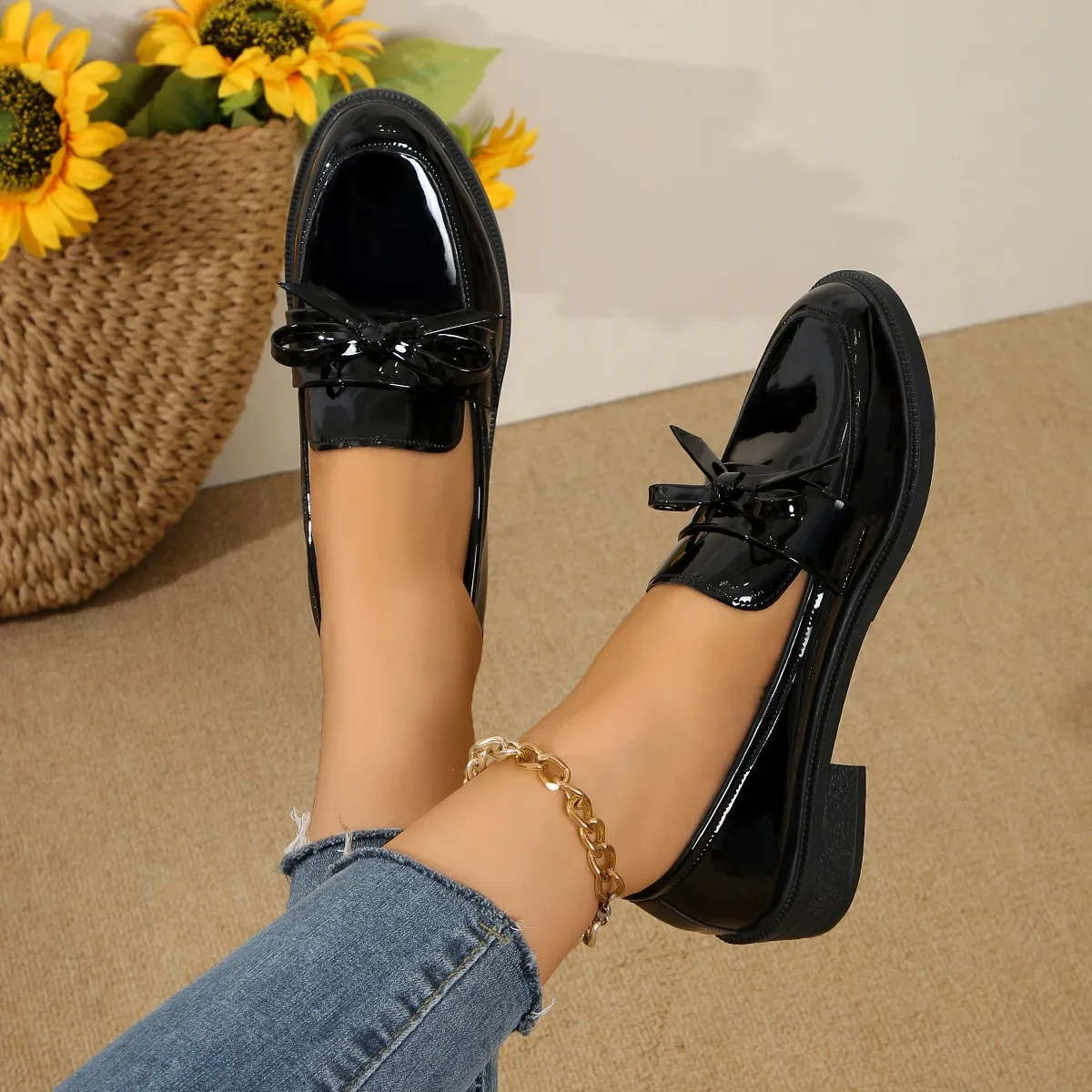 Womens Shoes Patent Leather Women Loafers British Tassel Casual Female Flat Shoes Bowknot Small Leather Shoe Comfortable Zapatos
Womens Shoes Patent Leather Women Loafers British Tassel Casual Female Flat Shoes Bowknot Small Leather Shoe Comfortable Zapatos