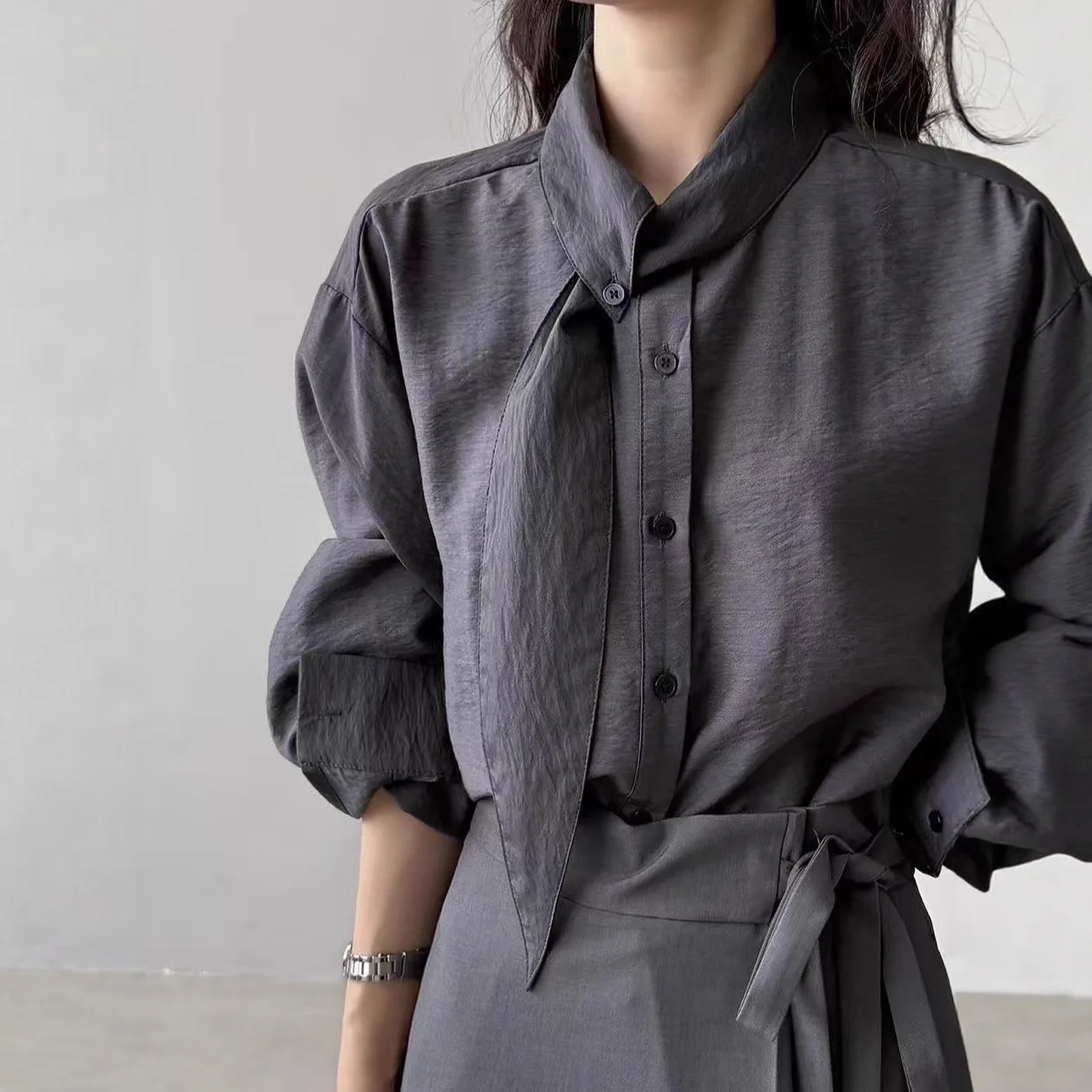 Dark Grey Self-Tie Neck Tie Collar Long Sleeve Blouse Women Wrinkle Textured Loose Office Button Down Shirt
Dark Grey Self-Tie Neck Tie Collar Long Sleeve Blouse Women Wrinkle Textured Loose Office Button Down Shirt