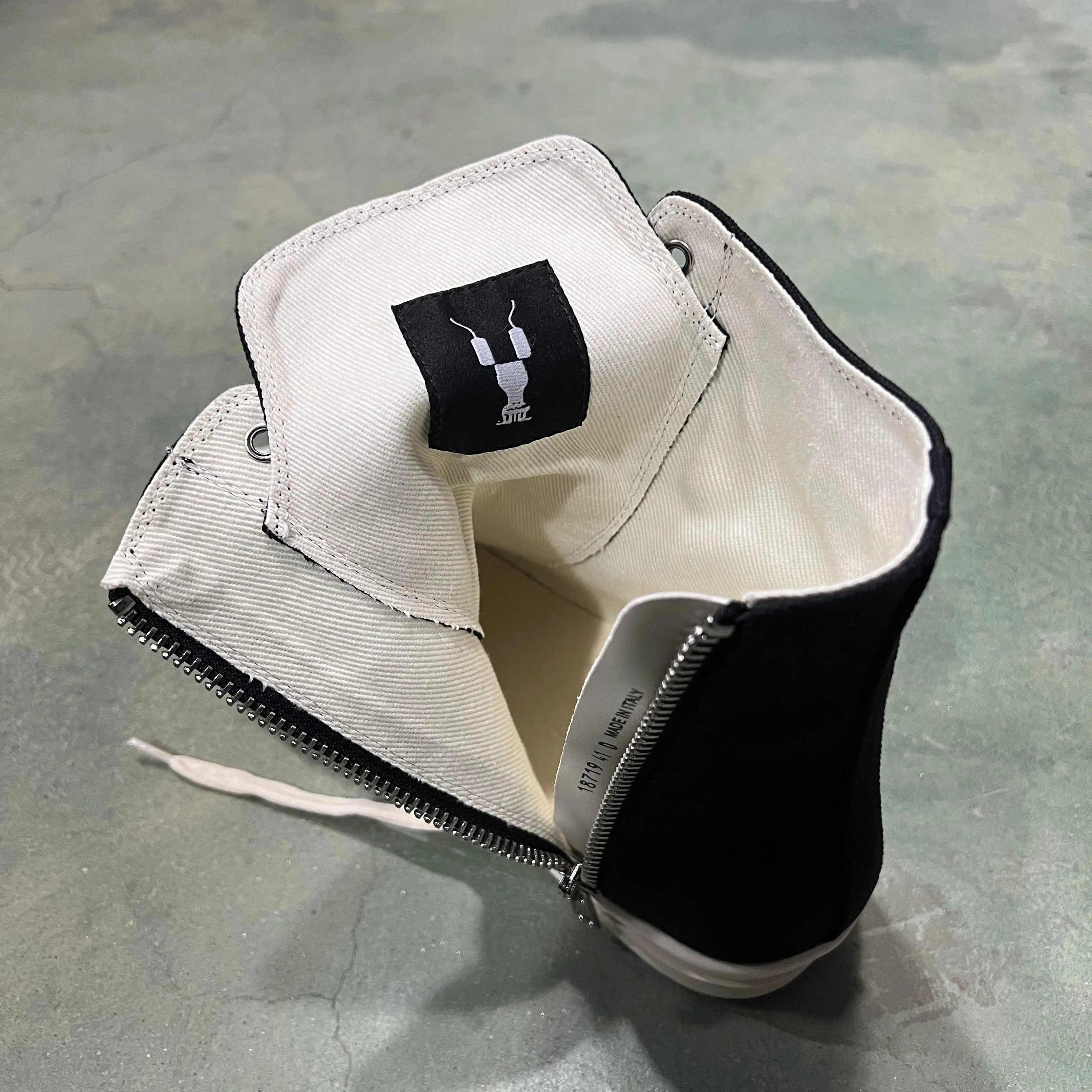 Casual High Top Women Sneaker Designer Men Shoe Black Fashion Satin Zip Shoe Classic Luxury Platform Trainer Flat Lace Up Shoe
Casual High Top Women Sneaker Designer Men Shoe Black Fashion Satin Zip Shoe Classic Luxury Platform Trainer Flat Lace Up Shoe