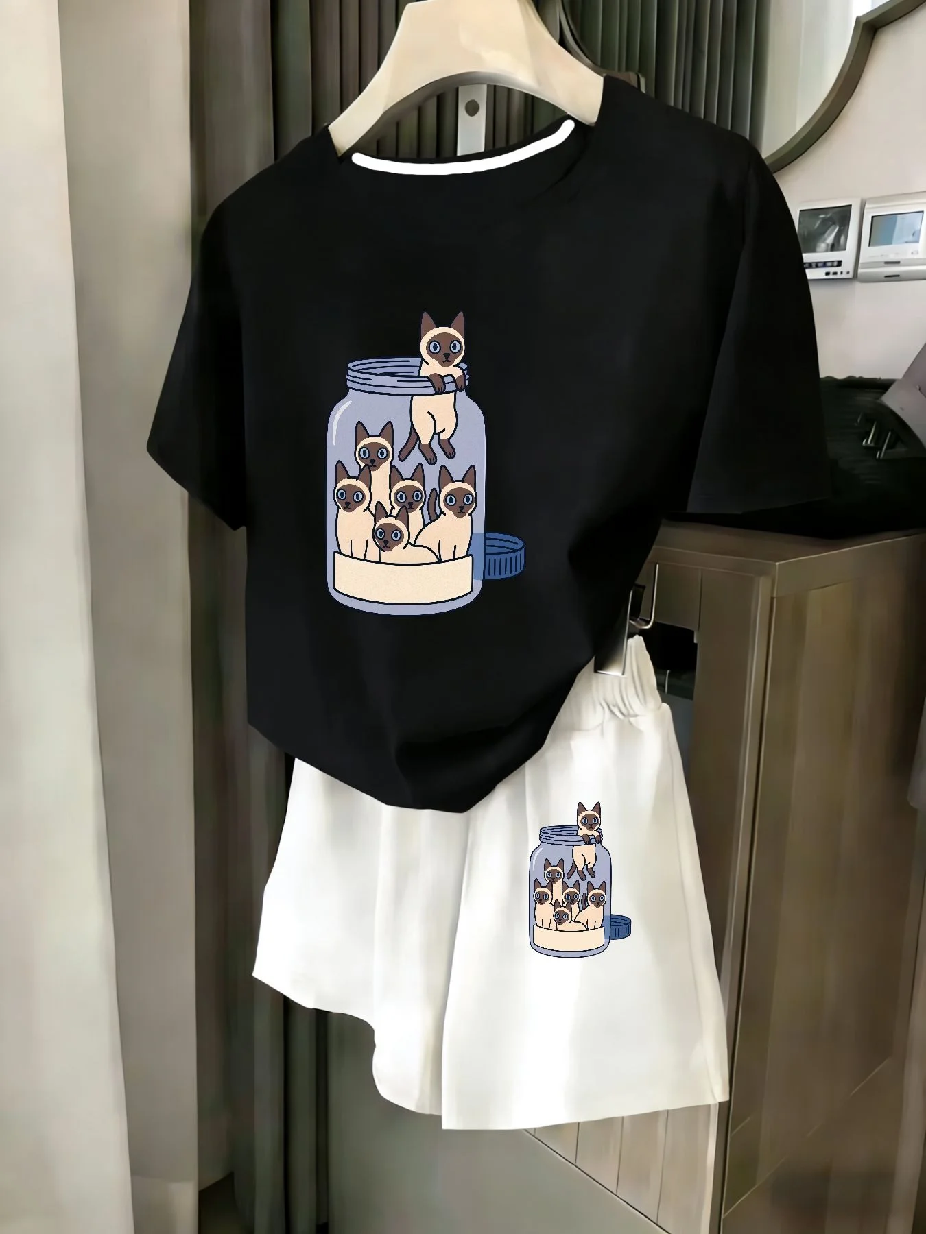 Ladies 2-Piece Set Summer Beach Vacation Casual round Neck Short Sleeve Random Print T-Shirt Elastic Waist Shorts Suit Comfortab
Ladies 2-Piece Set Summer Beach Vacation Casual round Neck Short Sleeve Random Print T-Shirt Elastic Waist Shorts Suit Comfortab