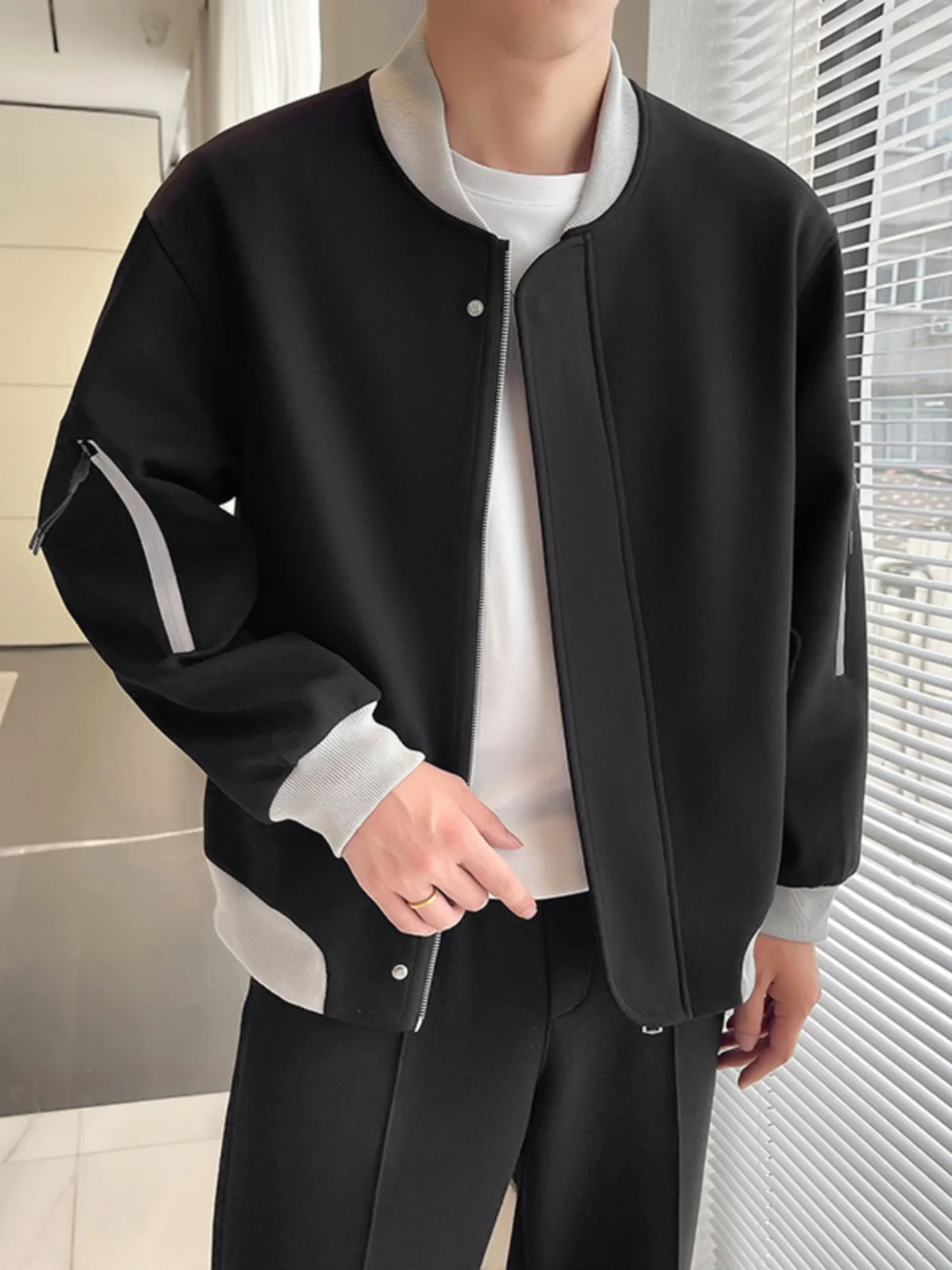 Мужская повседневная бейсбольная куртка свободного кроя, осенне-весенняя, в британском стиле преппи, с цветными блоками, пилотская куртка на молнии, с длинными рукавами
Мужская повседневная бейсбольная куртка свободного кроя, осенне-весенняя, в британском стиле преппи, с цветными блоками, пилотская куртка на молнии, с длинными рукавами