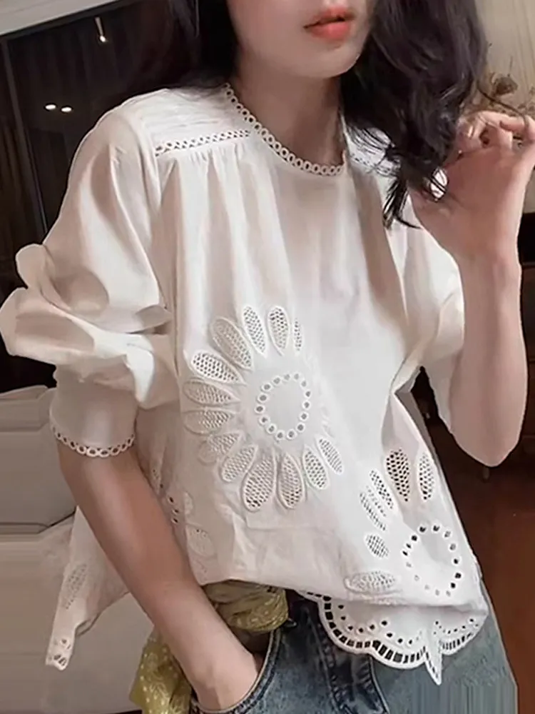 Elegant Hollow out round Neck Shirt Women's Loose Fit Slimming Top Fashionable Casual Style Summer New Arrival
Elegant Hollow out round Neck Shirt Women's Loose Fit Slimming Top Fashionable Casual Style Summer New Arrival
