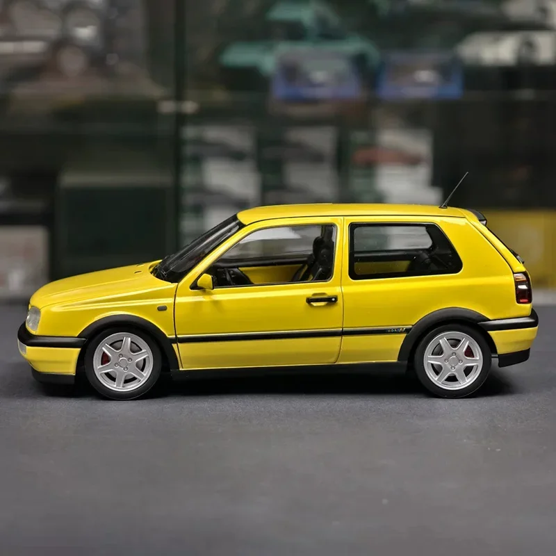 1/18 VW Golf GTI MK3 1994 Metal Car Model Diecast Hot Hatch Supercar Miniature Scale Vehicle Collection Home Decoration Gift
1/18 VW Golf GTI MK3 1994 Metal Car Model Diecast Hot Hatch Supercar Miniature Scale Vehicle Collection Home Decoration Gift
