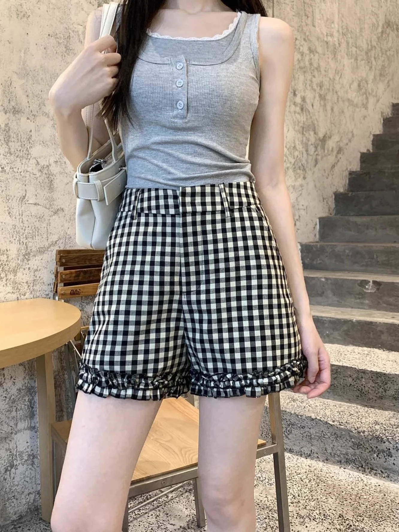 Summer Casual Sports Set Women's Lace Trim Sleeveless Vest Wood Grain Plaid Shorts Two Piece Set High Waist Short Pants
Summer Casual Sports Set Women's Lace Trim Sleeveless Vest Wood Grain Plaid Shorts Two Piece Set High Waist Short Pants